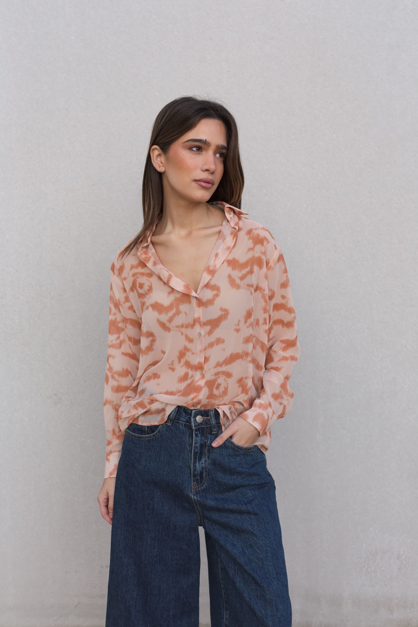 Camisa gasa estampada coral tejido vaporoso