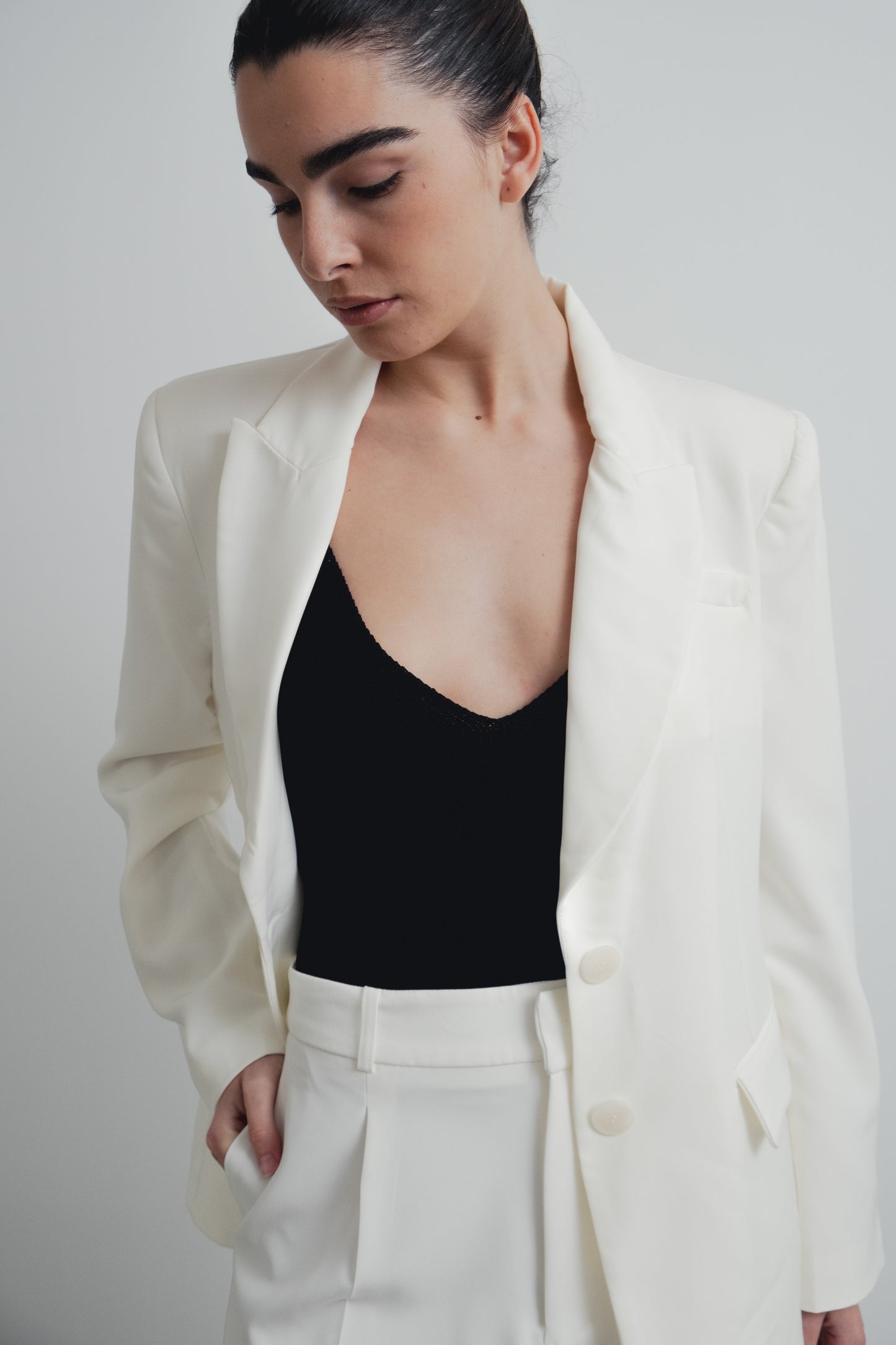 Blazer de sastre recta en color crudo sostenible