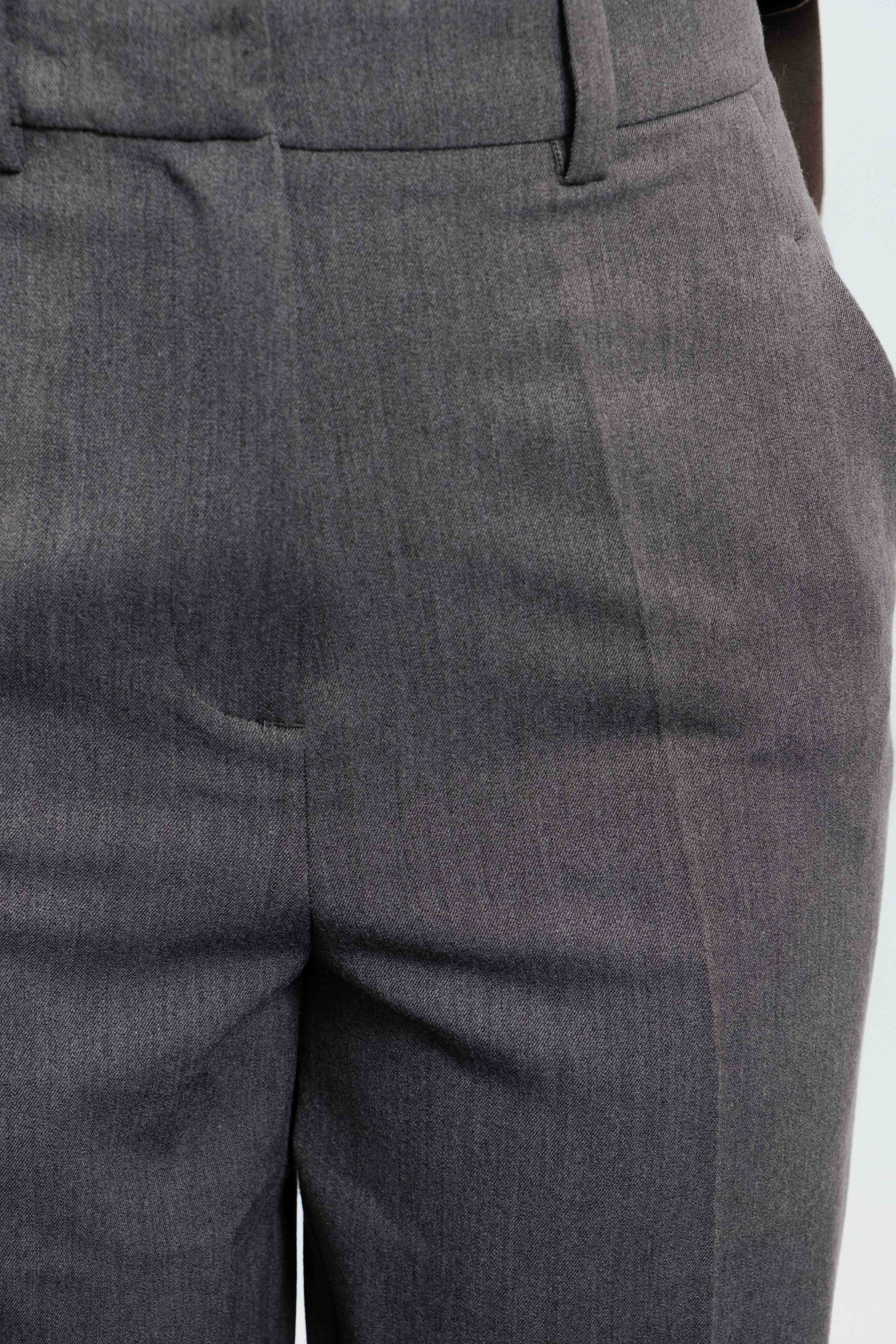 Pantalón de vestir recto color gris clásico para mujer diseño español