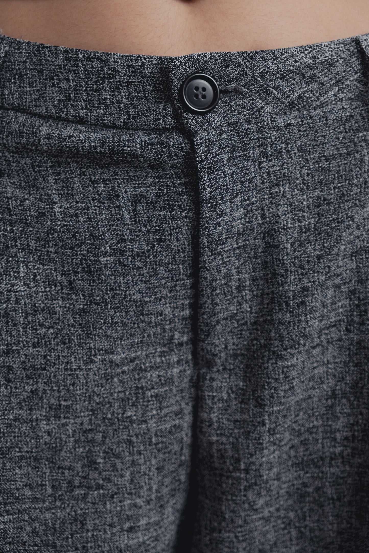 Pantalón estructura bombacho negro con puño diseño español