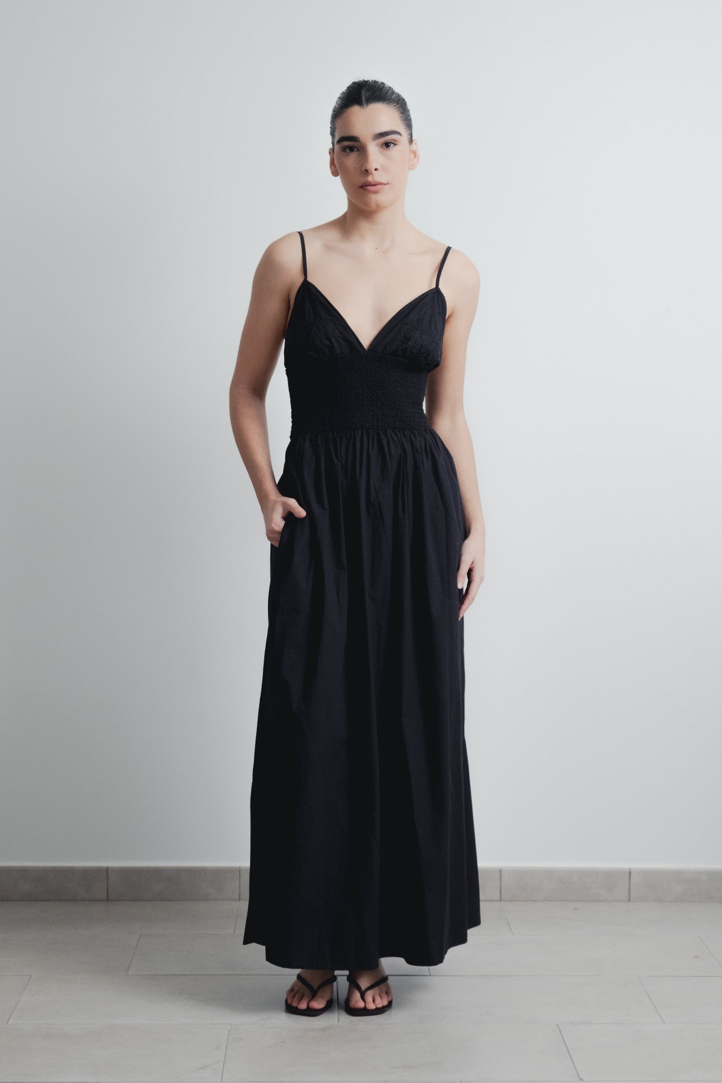 VESTIDO MIDI BORDADO