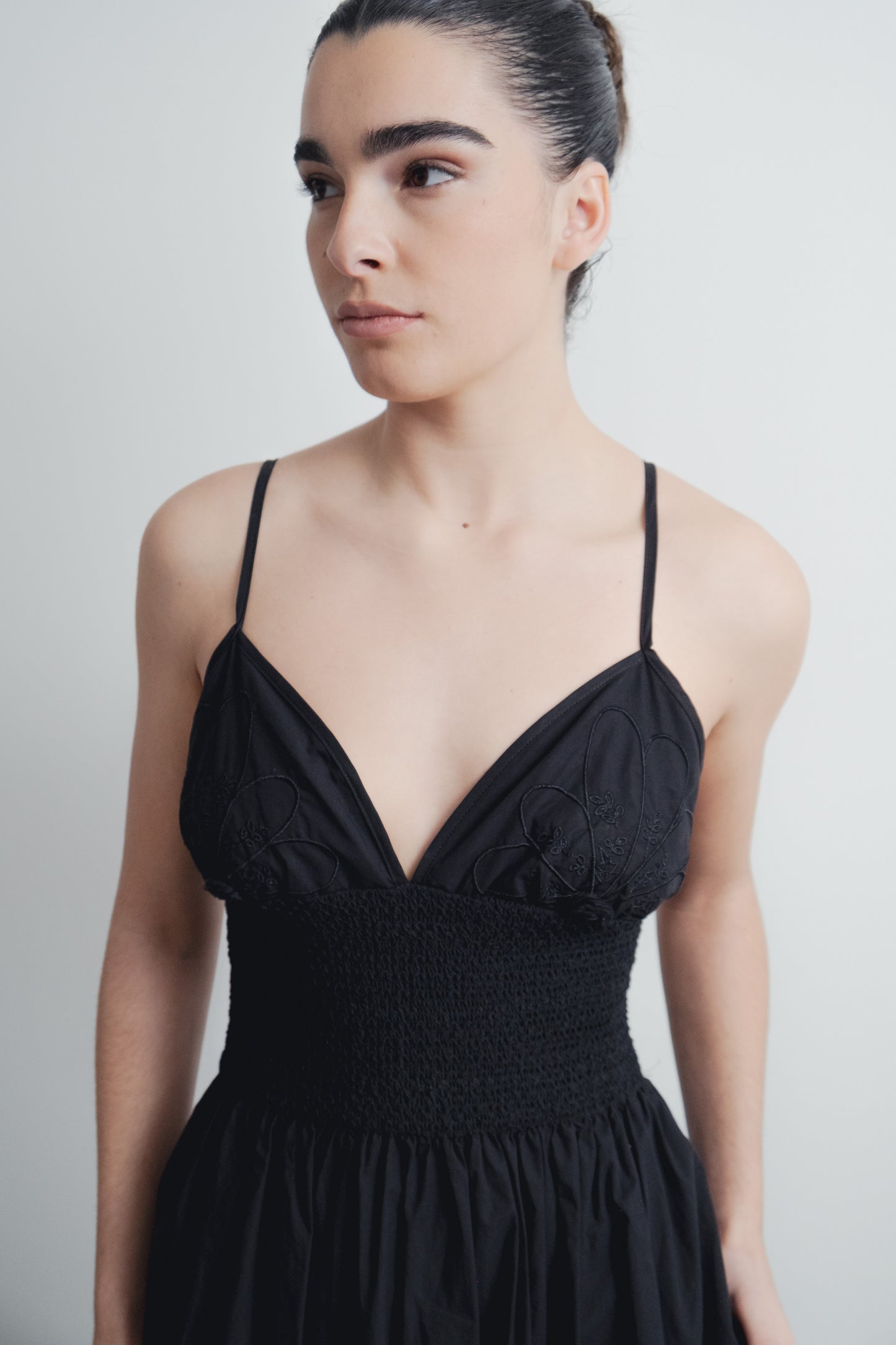 VESTIDO MIDI BORDADO