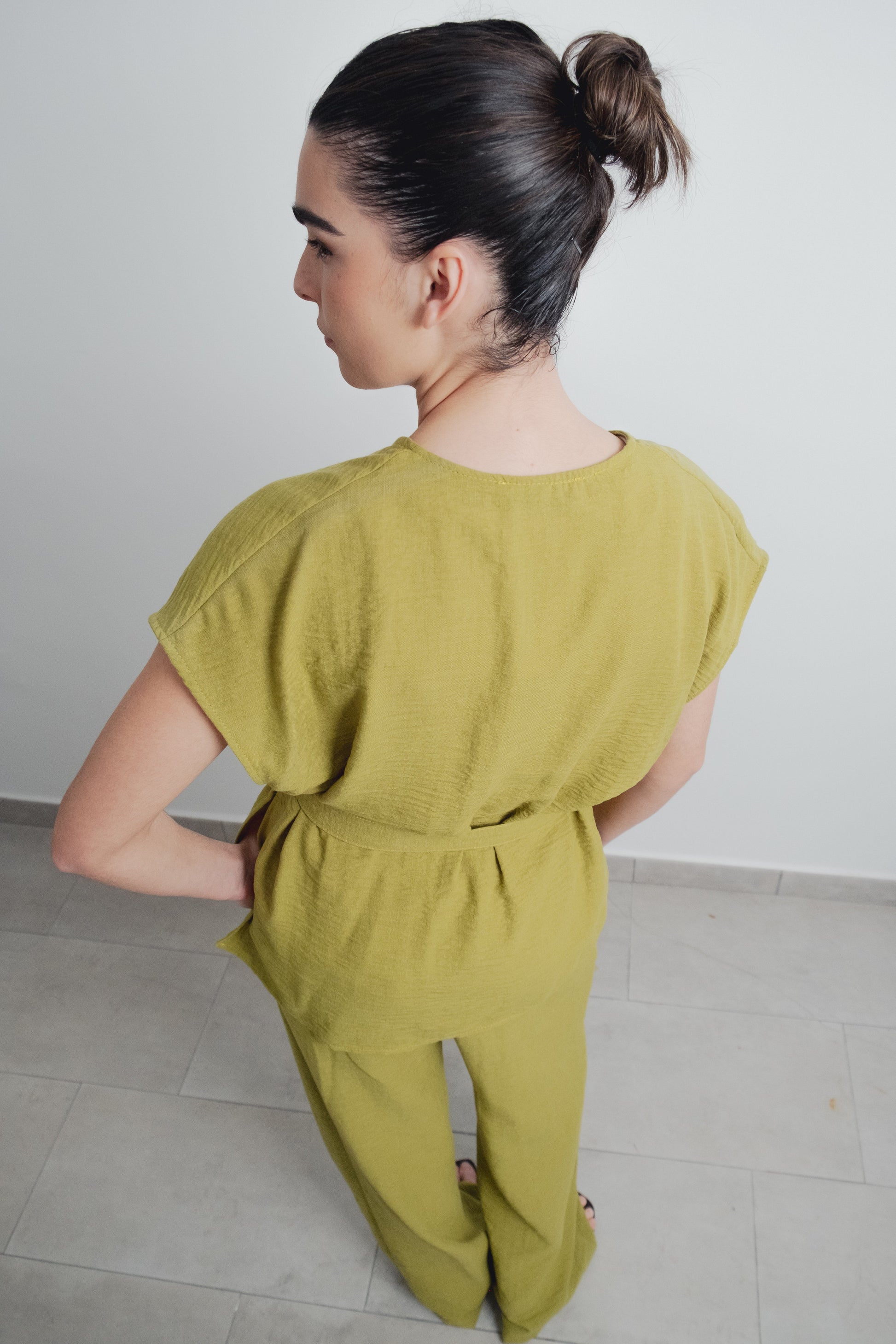 Pantalón fluido verde cintura elástica mujer