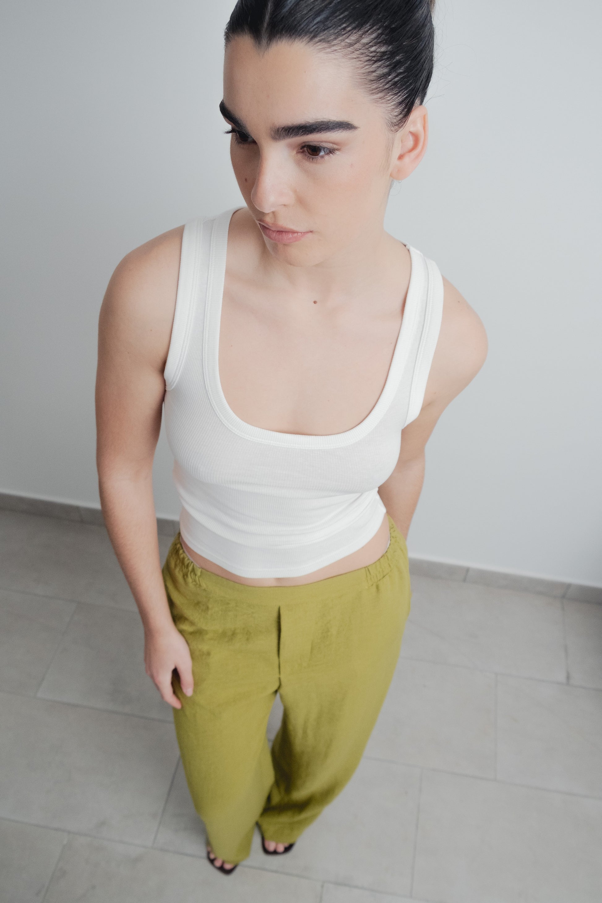 Pantalón fluido verde cintura elástica mujer