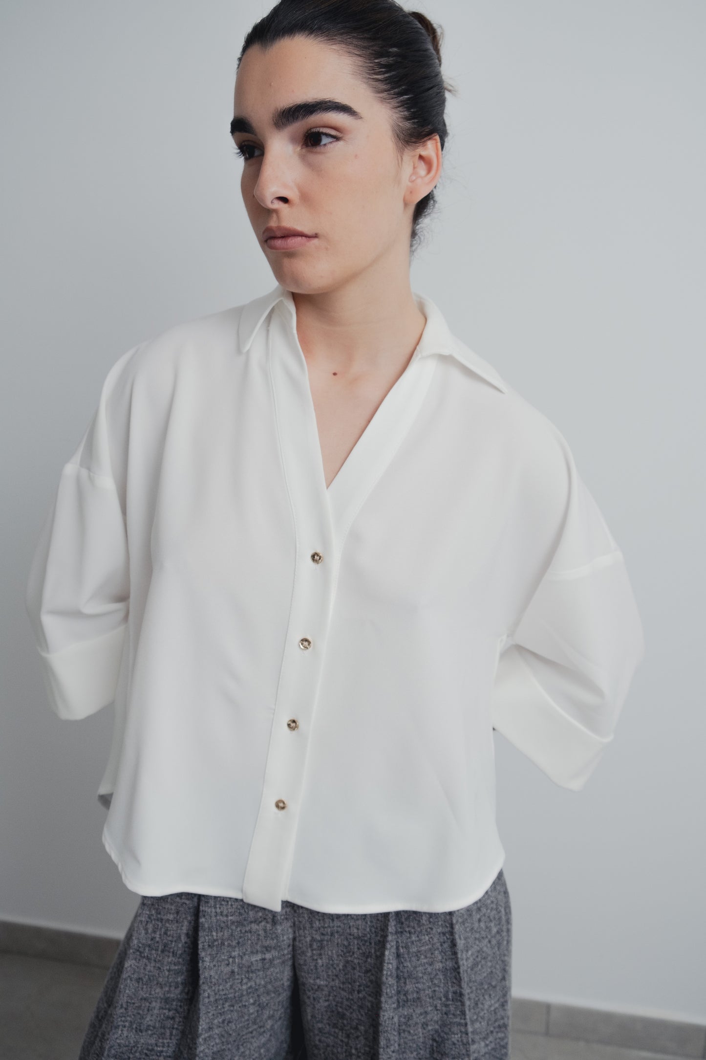 Camisa crudo manga ancha vuelta diseño español