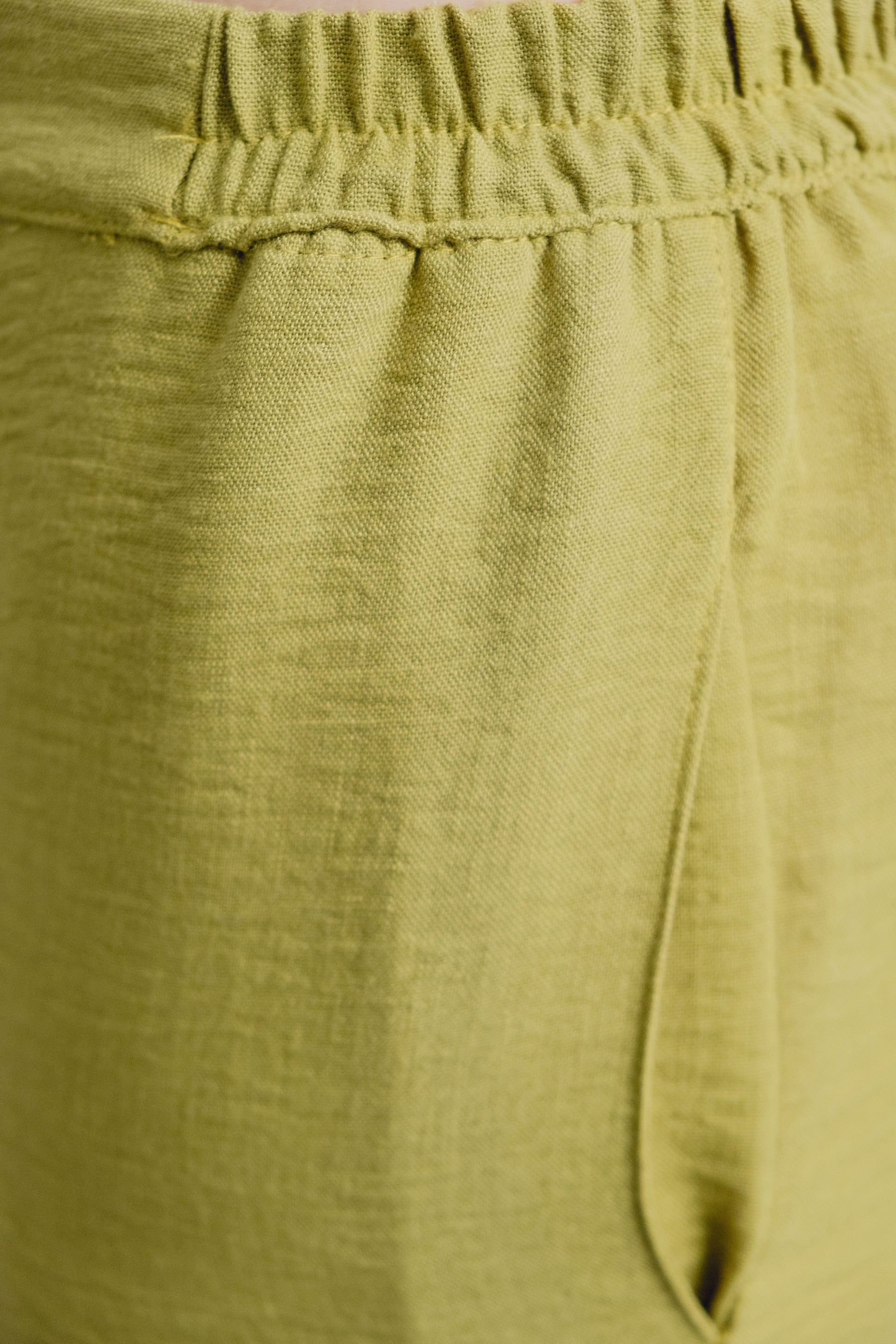 Pantalón fluido verde cintura elástica mujer