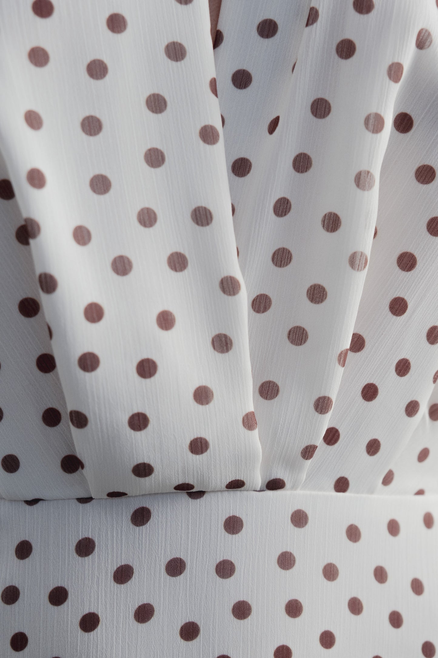 Vestido midi estampado crudo con cuello halter diseño español