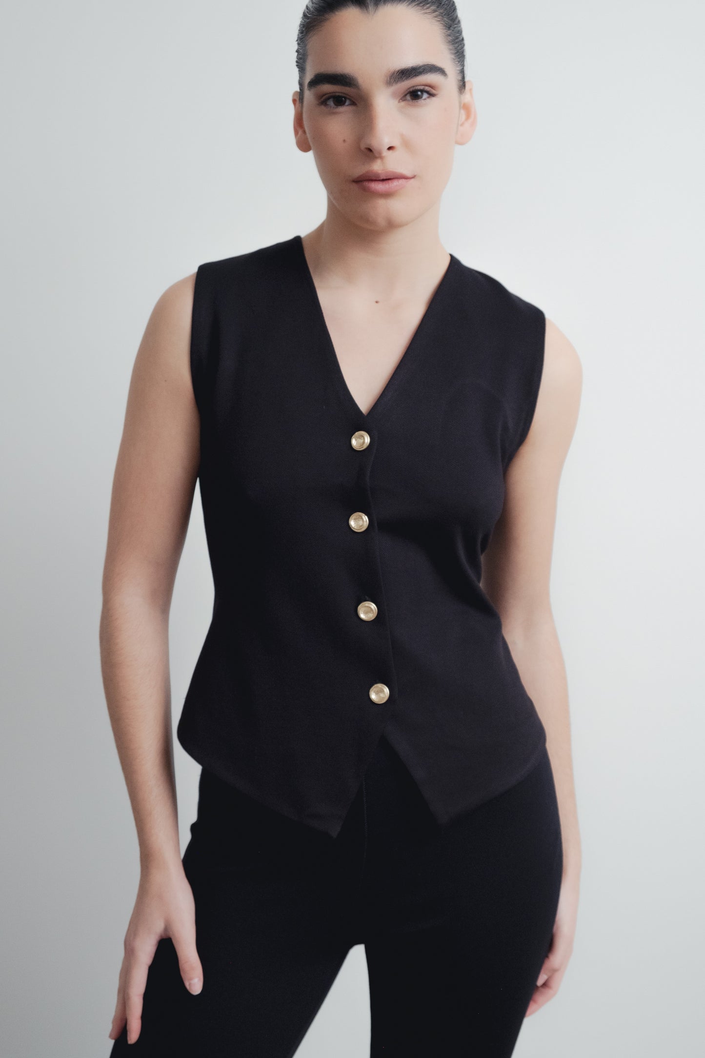 Pantalón negro de punto con textura y bajo acampanado estilo flare