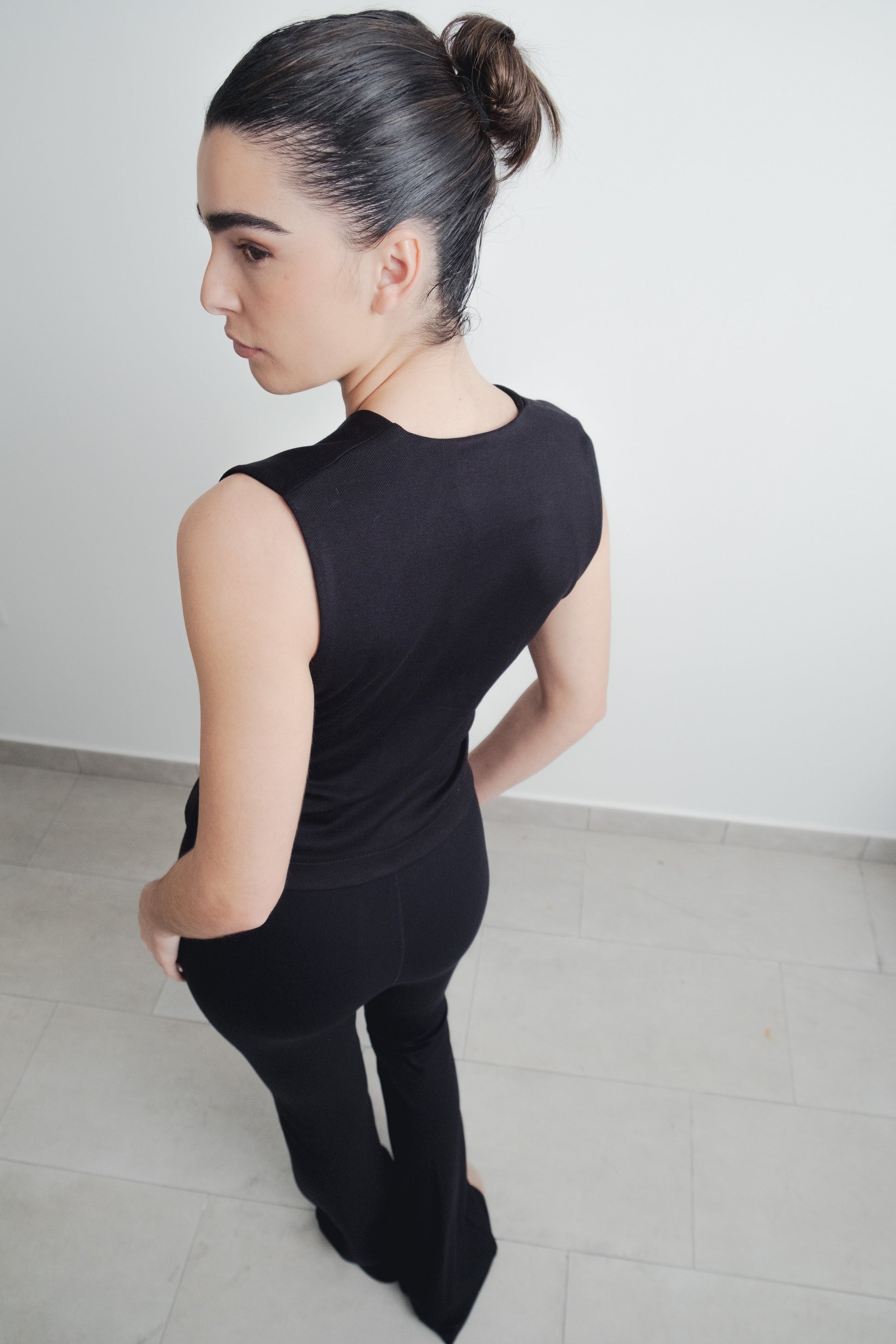 Chaleco punto negro botones escote pico mujer