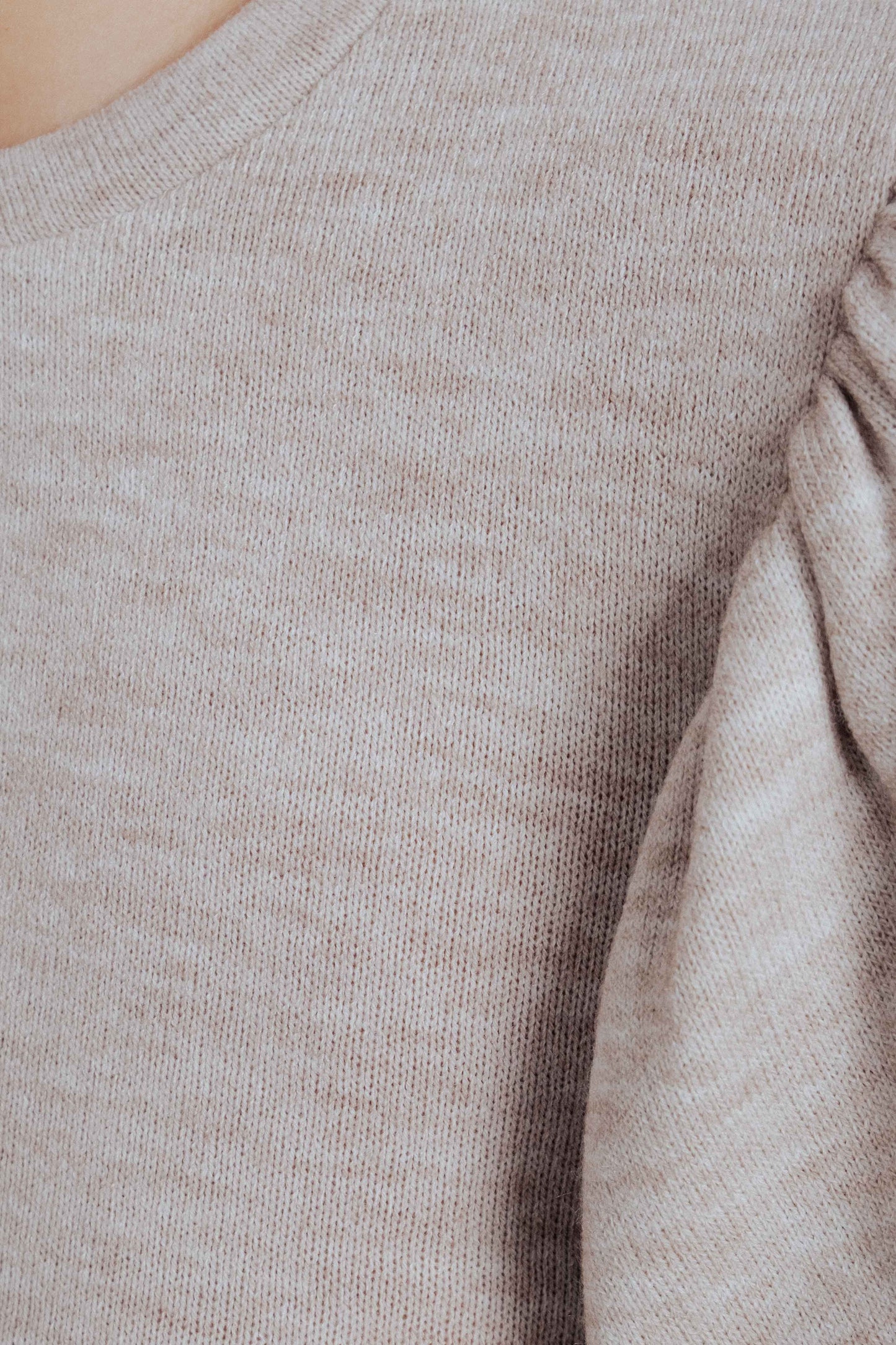 Camiseta punto beige volantes mangas romántica
