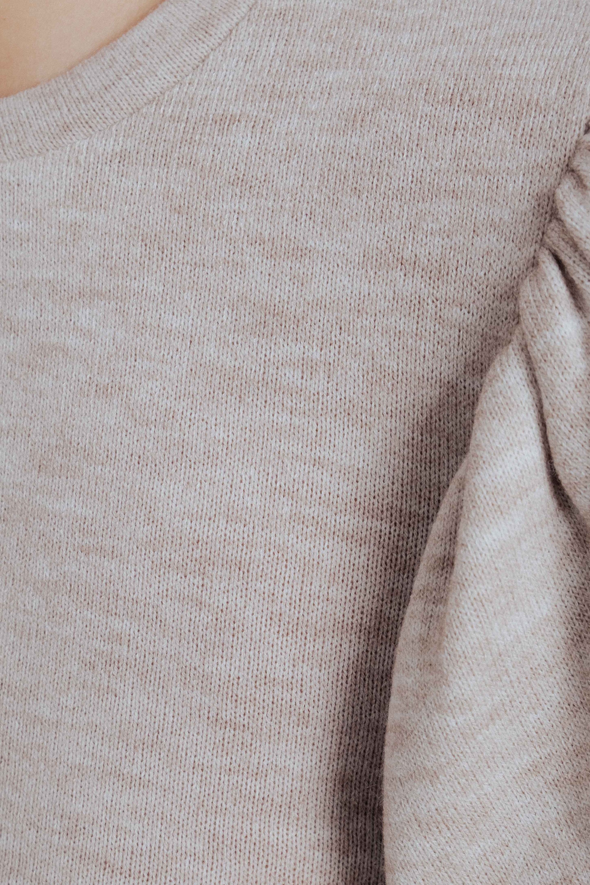 Camiseta punto beige volantes mangas romántica