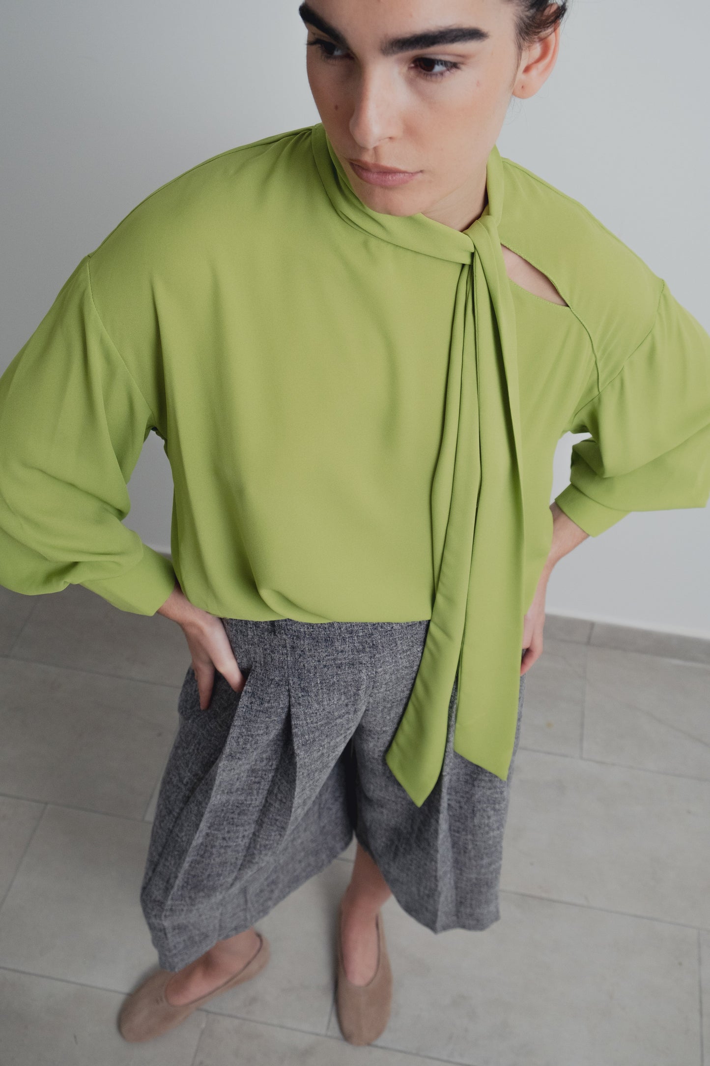 Camisa elegante con lazada en el cuello para mujer verde, blusa de manga larga satinada fluida de vestir oficina fiesta chic