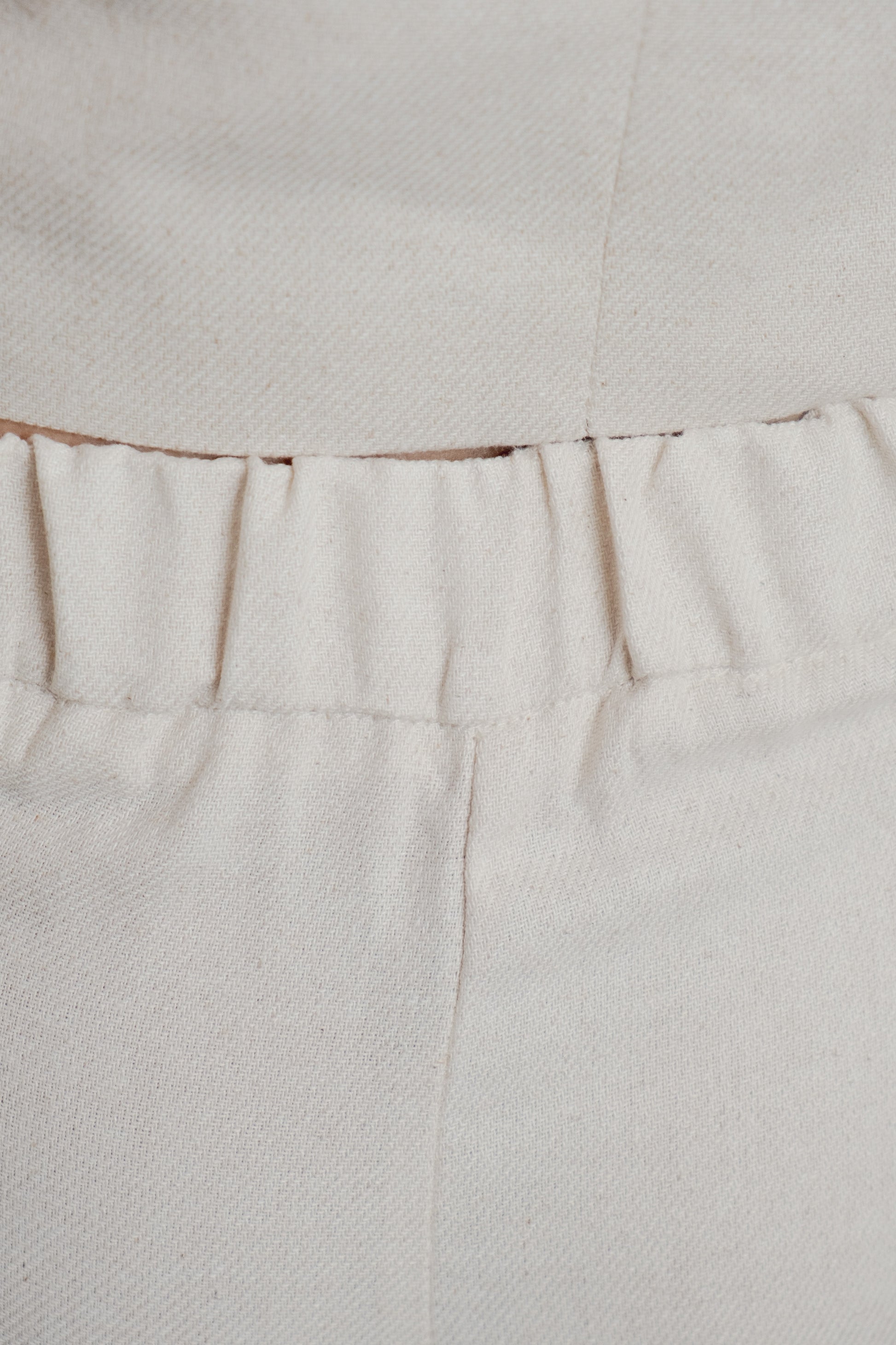 Pantalón fluido beige tierra básico mujer