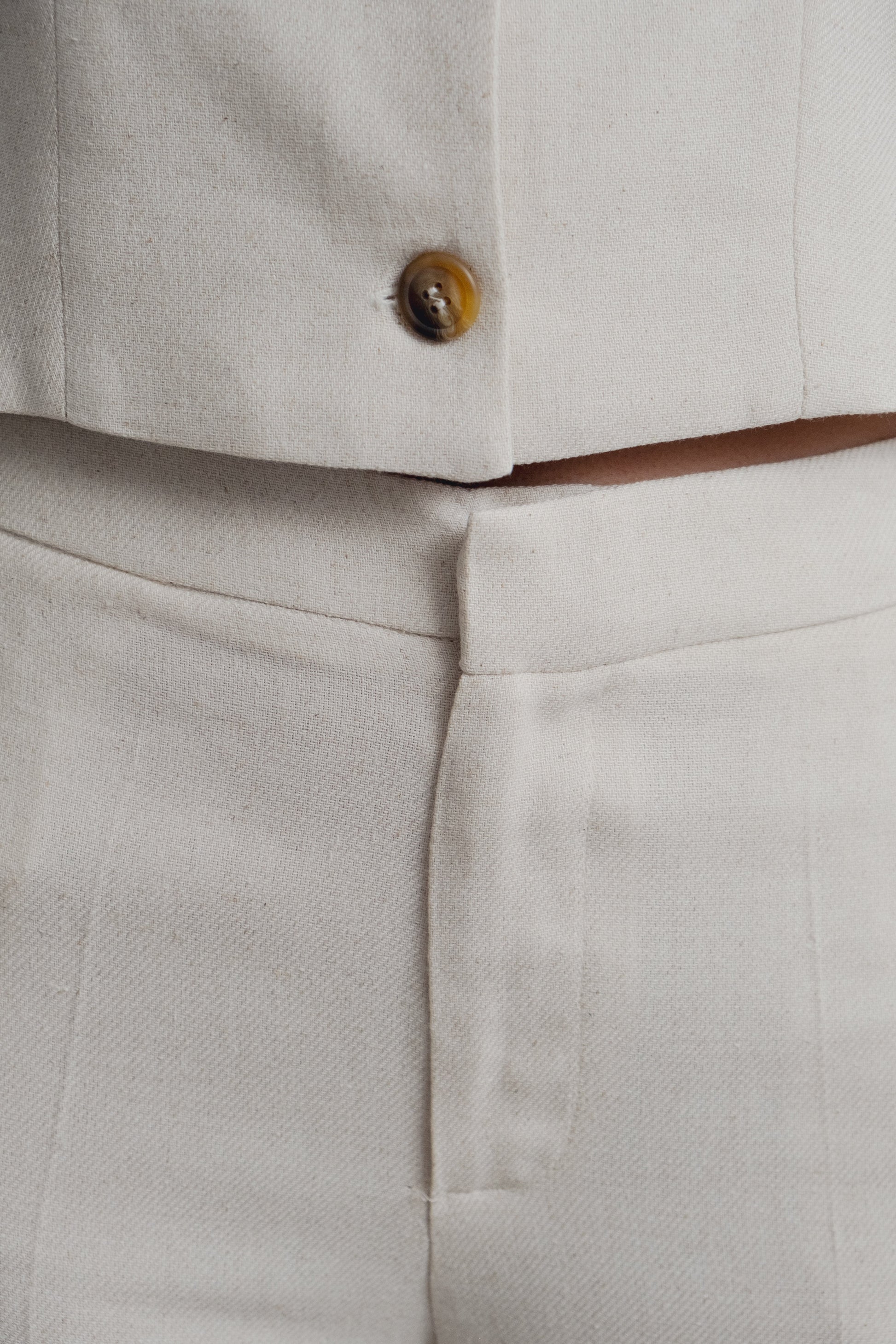 Pantalón fluido beige tierra básico mujer