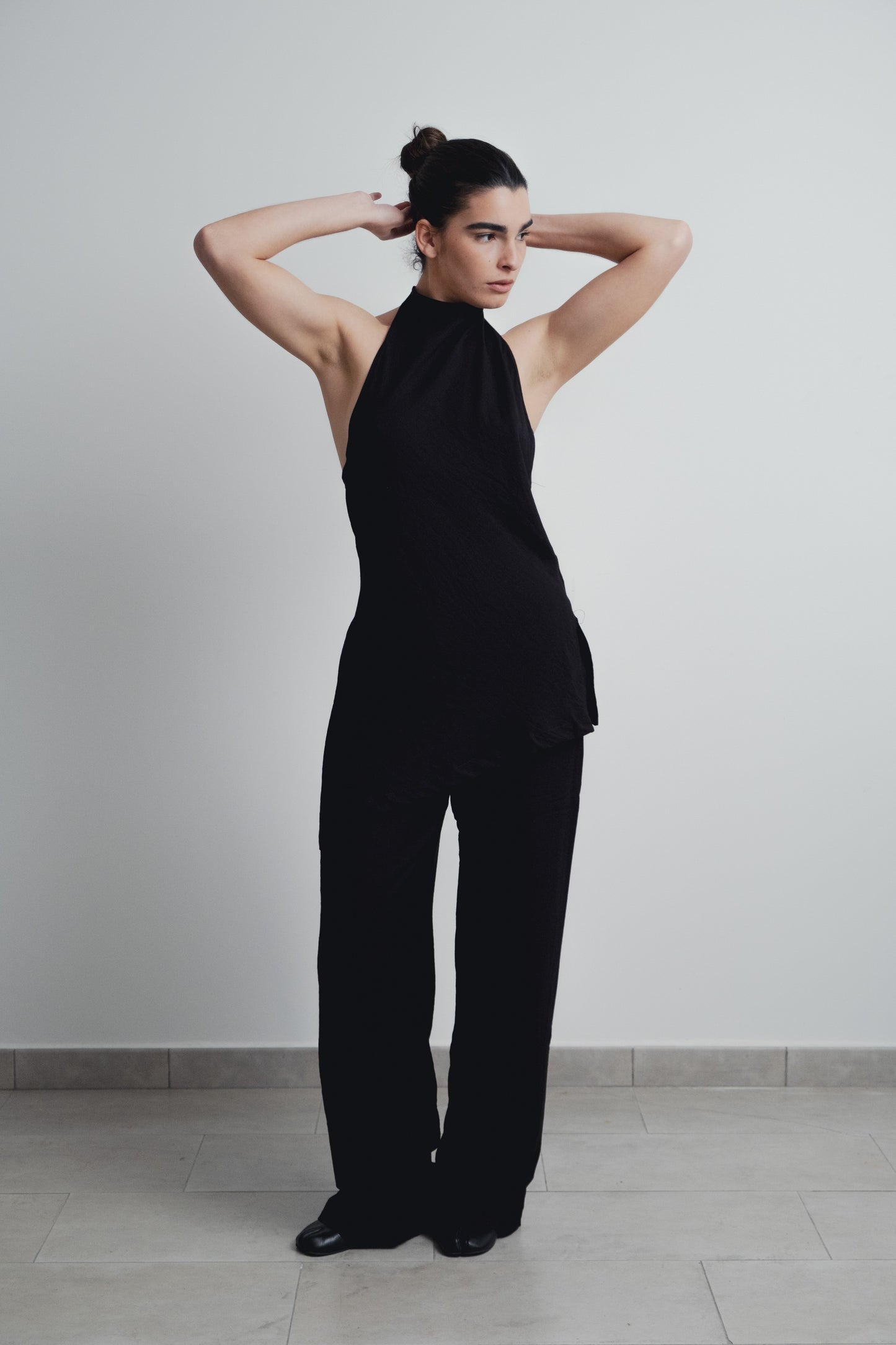 Pantalón fluido negro mujer pierna ancha
