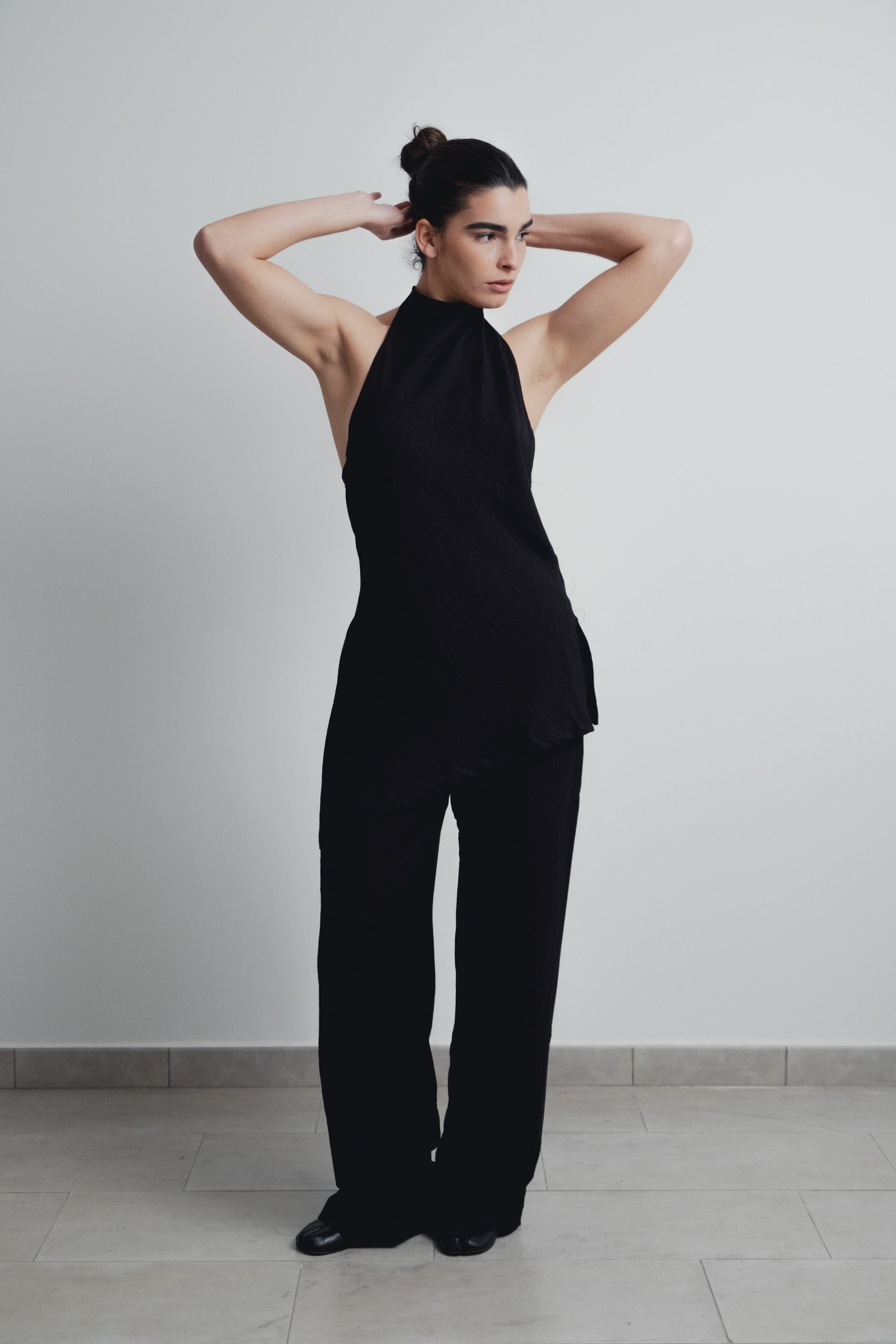 Pantalón fluido negro mujer pierna ancha