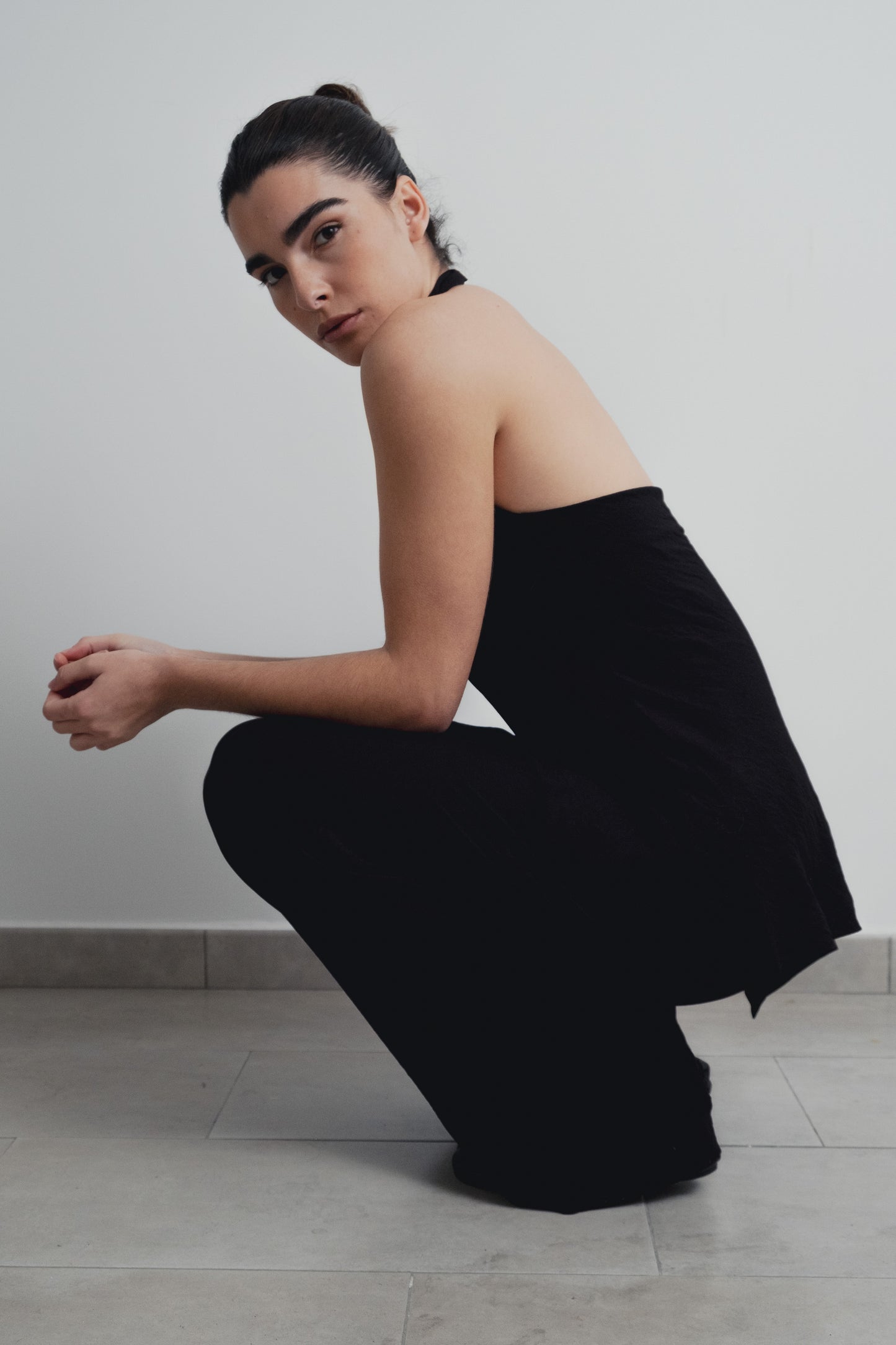 Pantalón fluido negro mujer pierna ancha