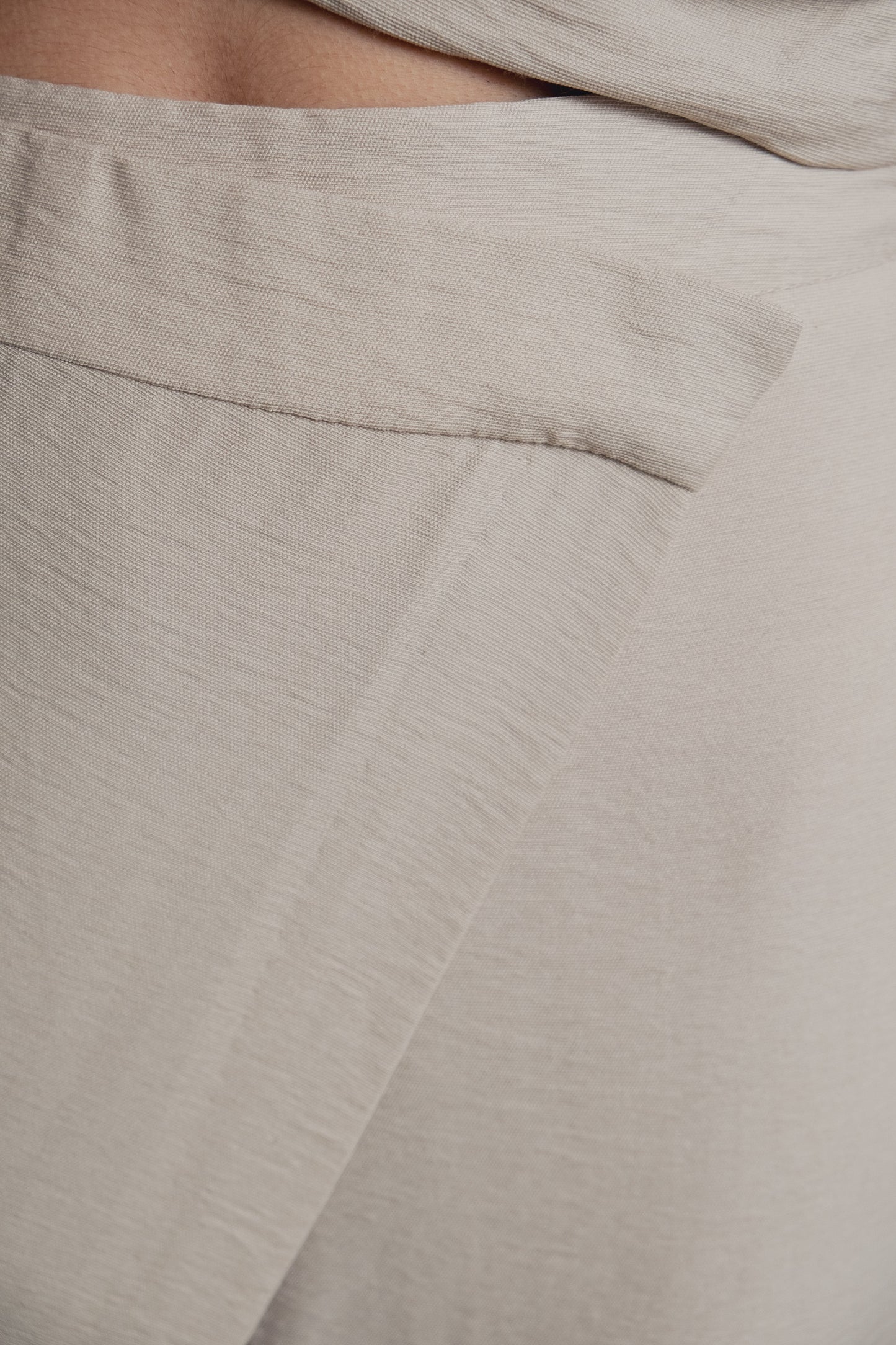 Pantalón pareo fluido beige tiro medio