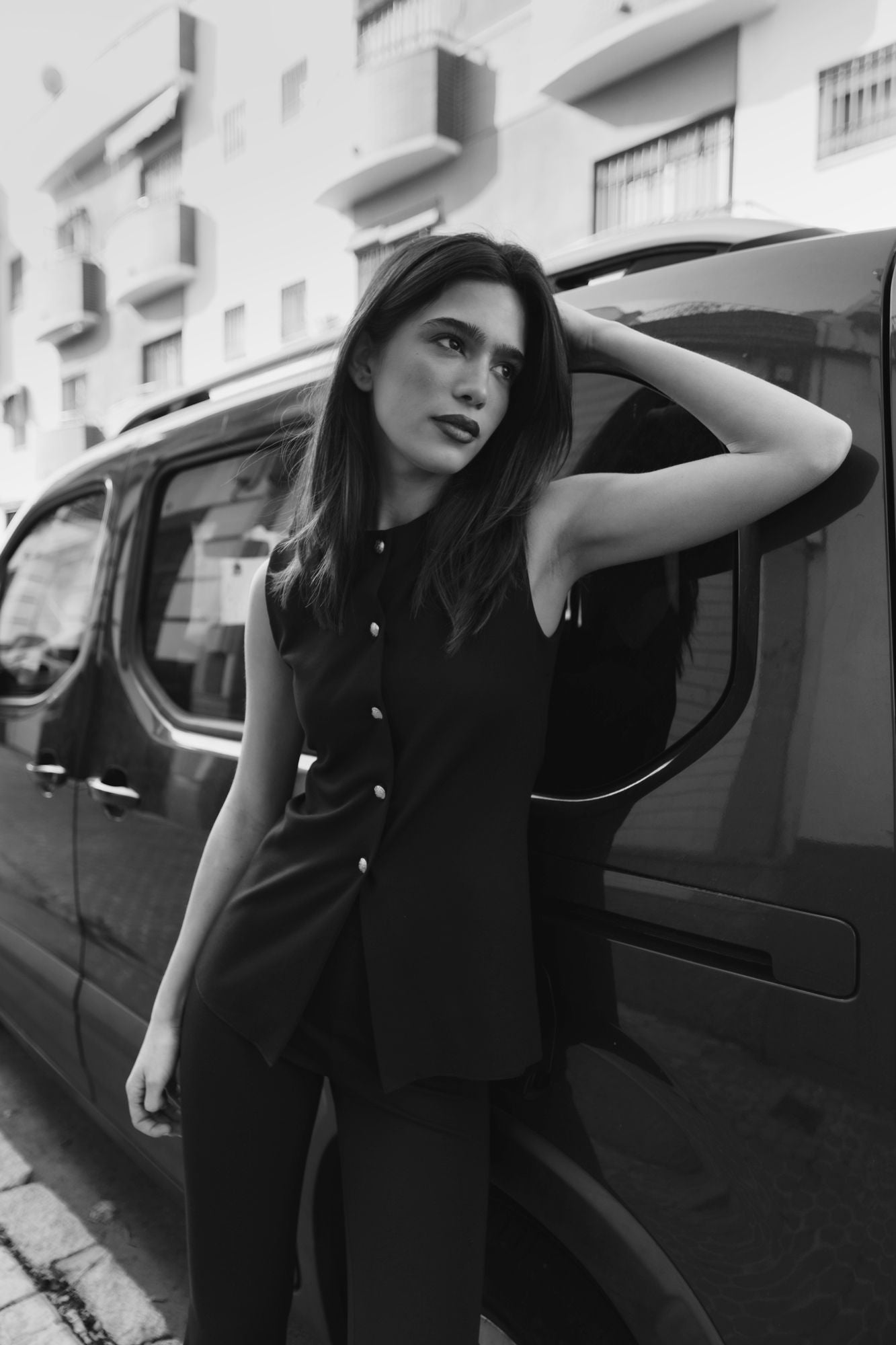 Pantalón flare negro básico talle alto campana estilizado