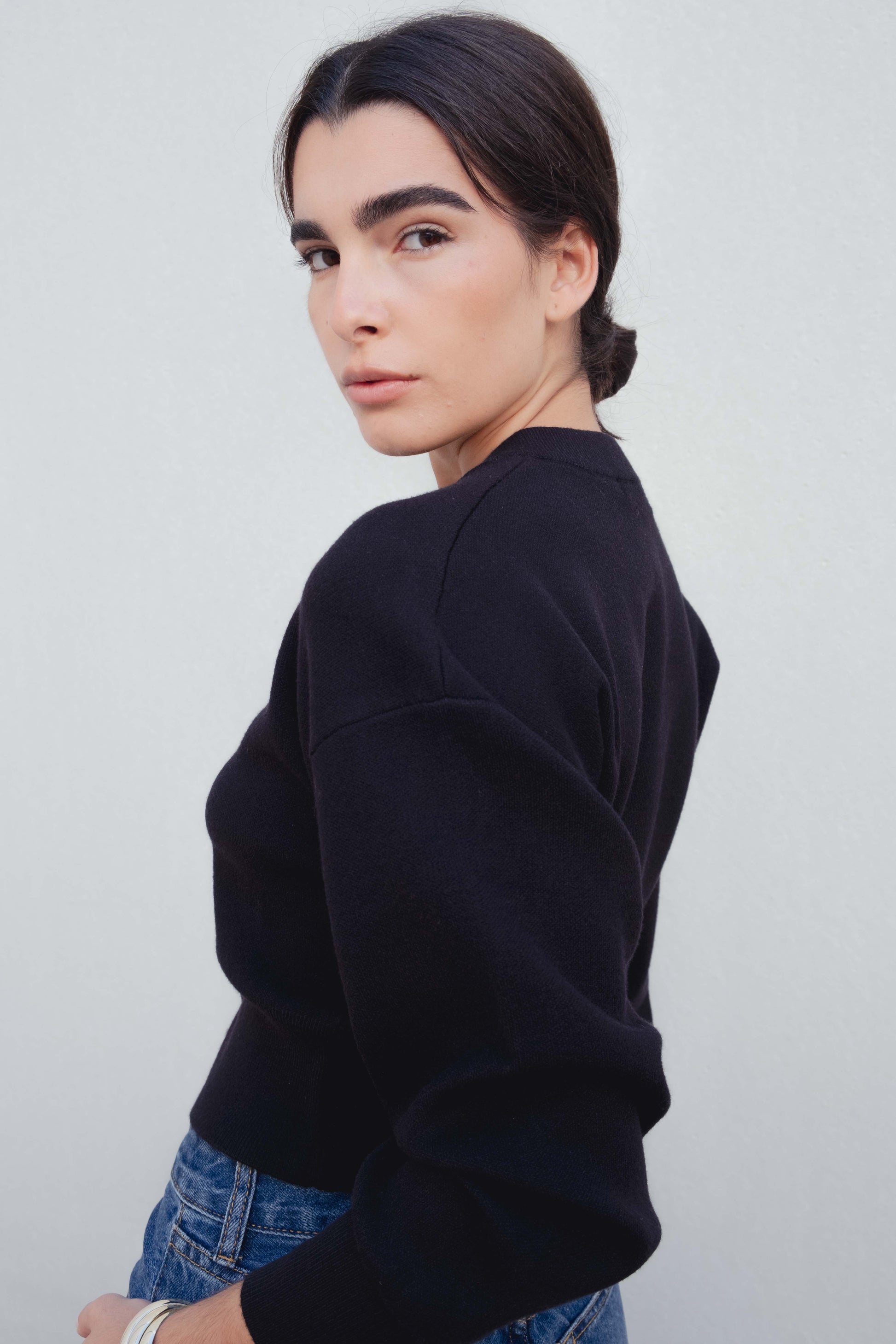 Chaqueta punto botones negra de cuello redondo diseño español