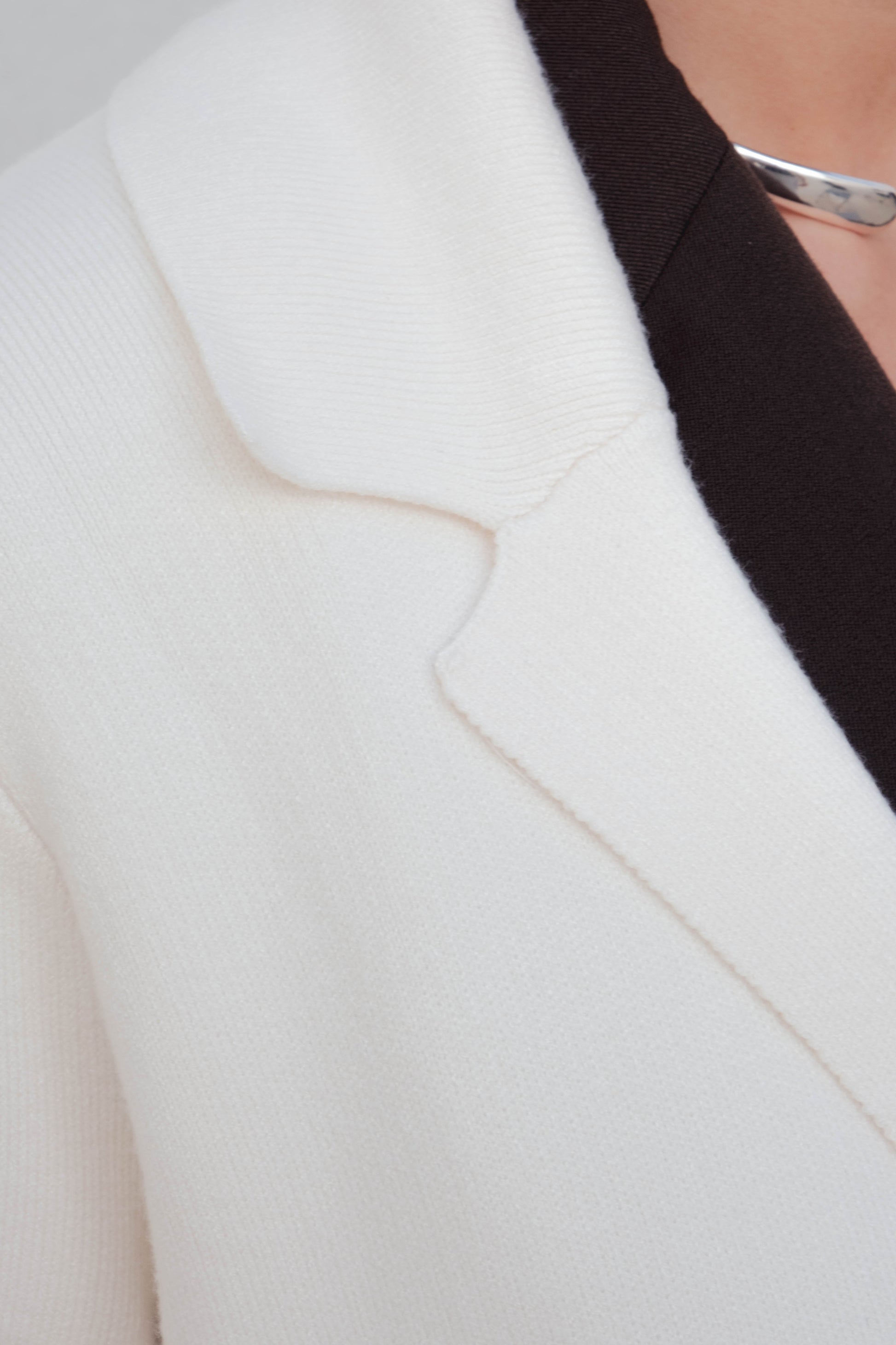 Abrigo oversize punto beige largo con solapas