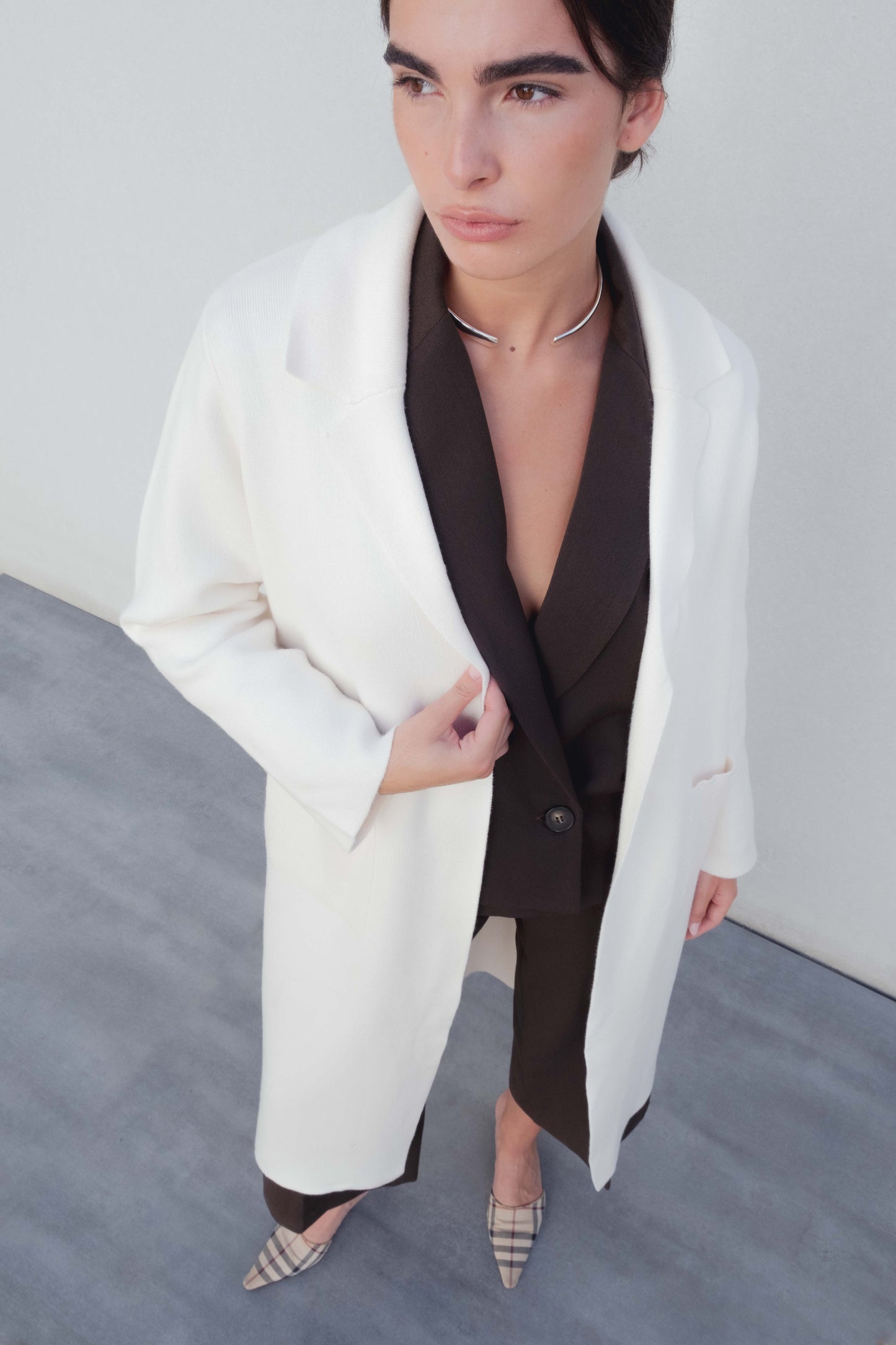 Abrigo oversize punto beige largo con solapas