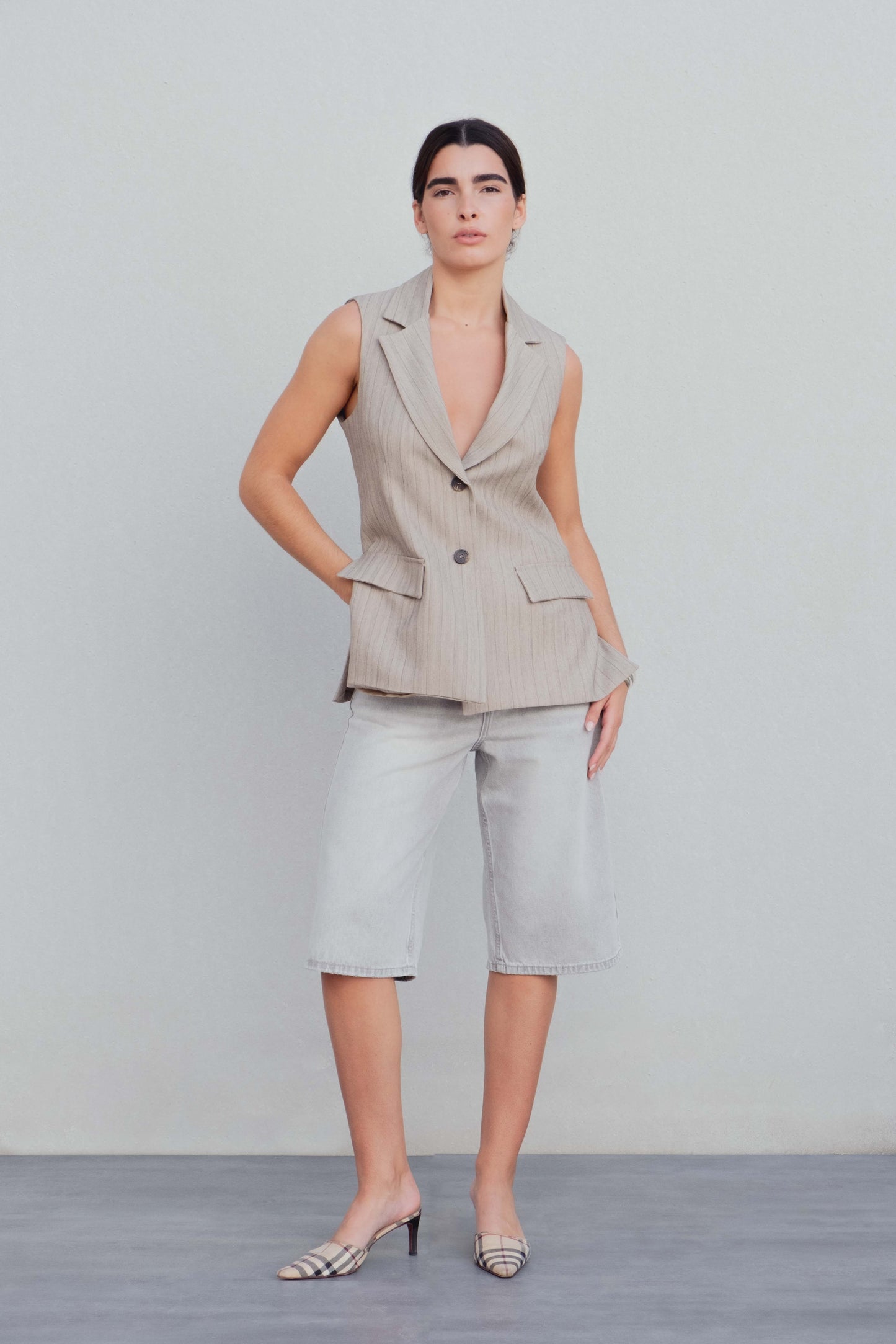 Bermudas vaqueras estilo oversize para mujer gris, pantalones cortos denim de pierna ancha holgados casual urbano de verano