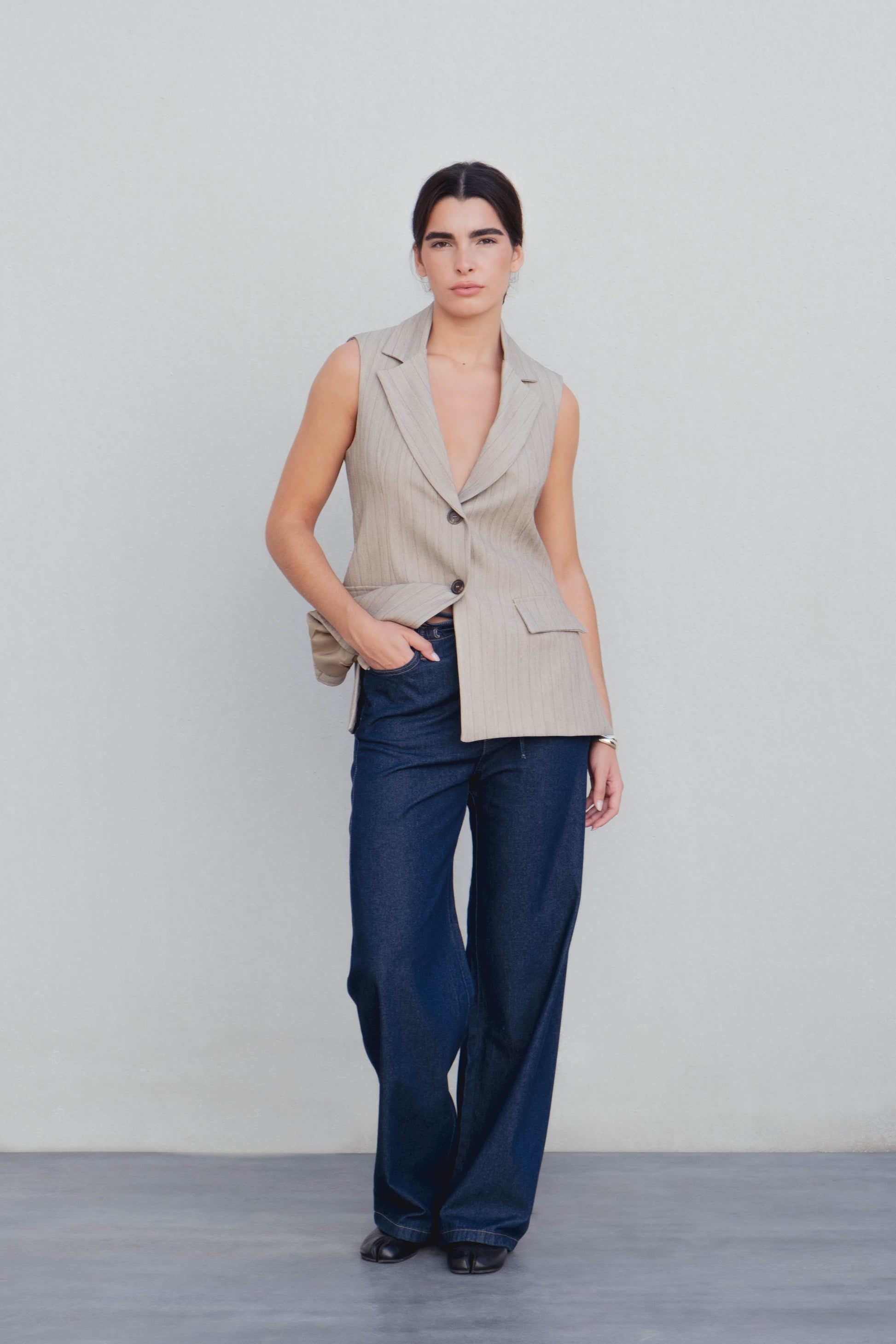 Pantalón fluido de mujer con apariencia denim (vaquero). Diseño Made in Spain.