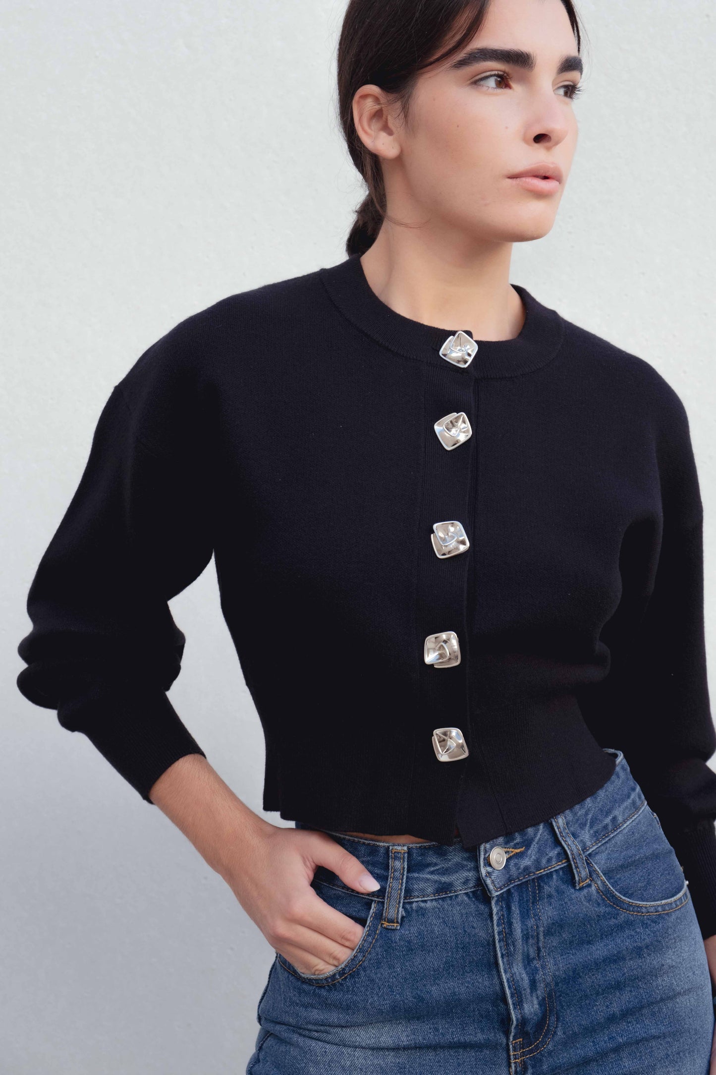 Chaqueta punto botones negra de cuello redondo diseño español