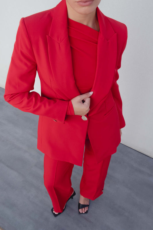 Blazer roja estructurada mujer botones plateados solapa