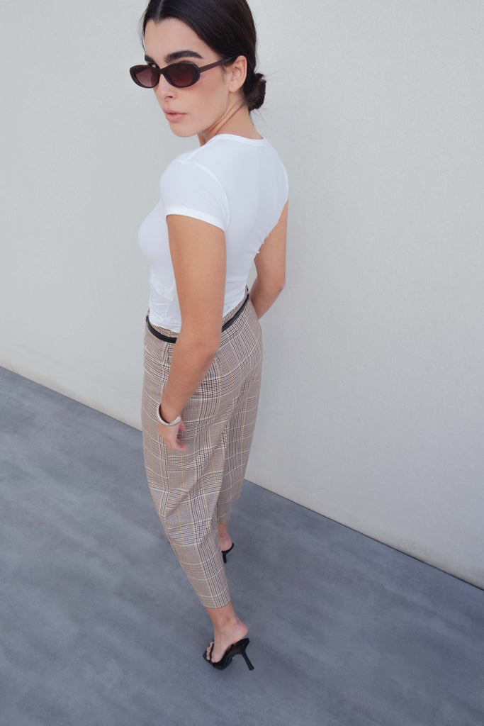 Pantalón culotte de cuadros con cinturón y hebilla metálica