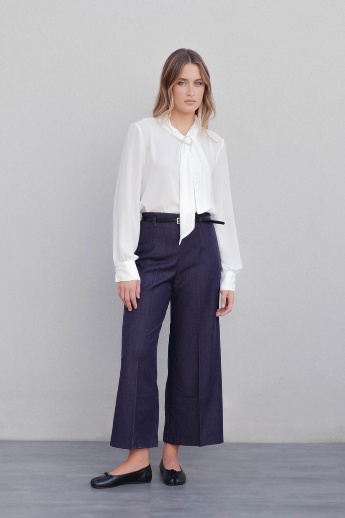 Blusa de manga larga con lazada en el cuello