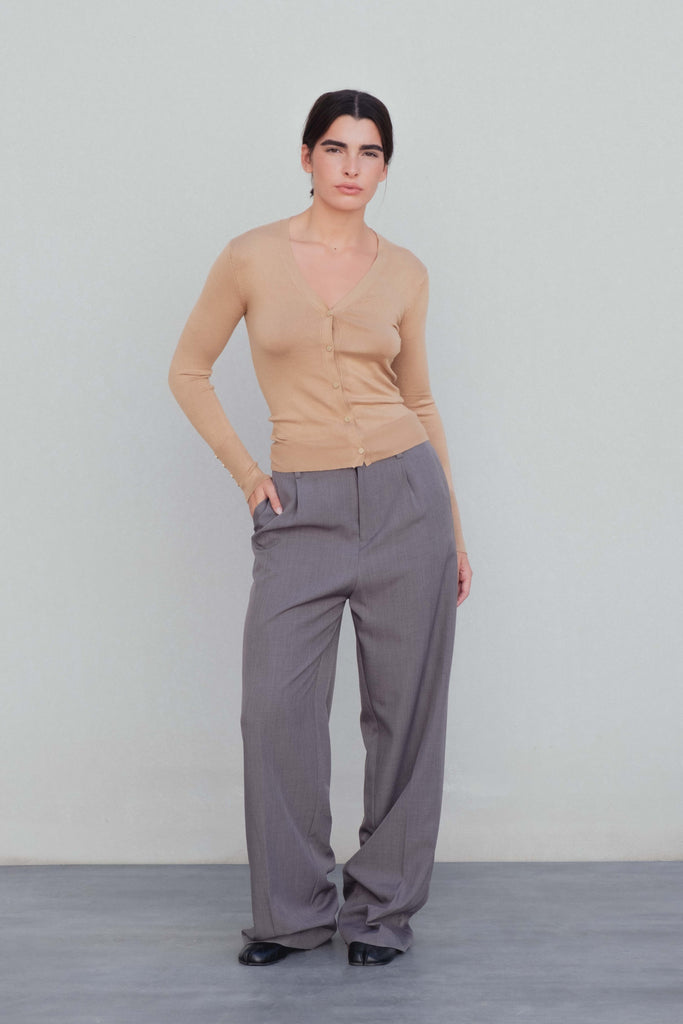 Chaqueta corta de punto con botones decorativos