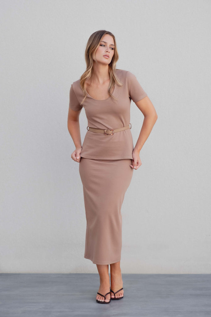 Cuerpo de Punto de Escote Redondo y Cinturón a Juego