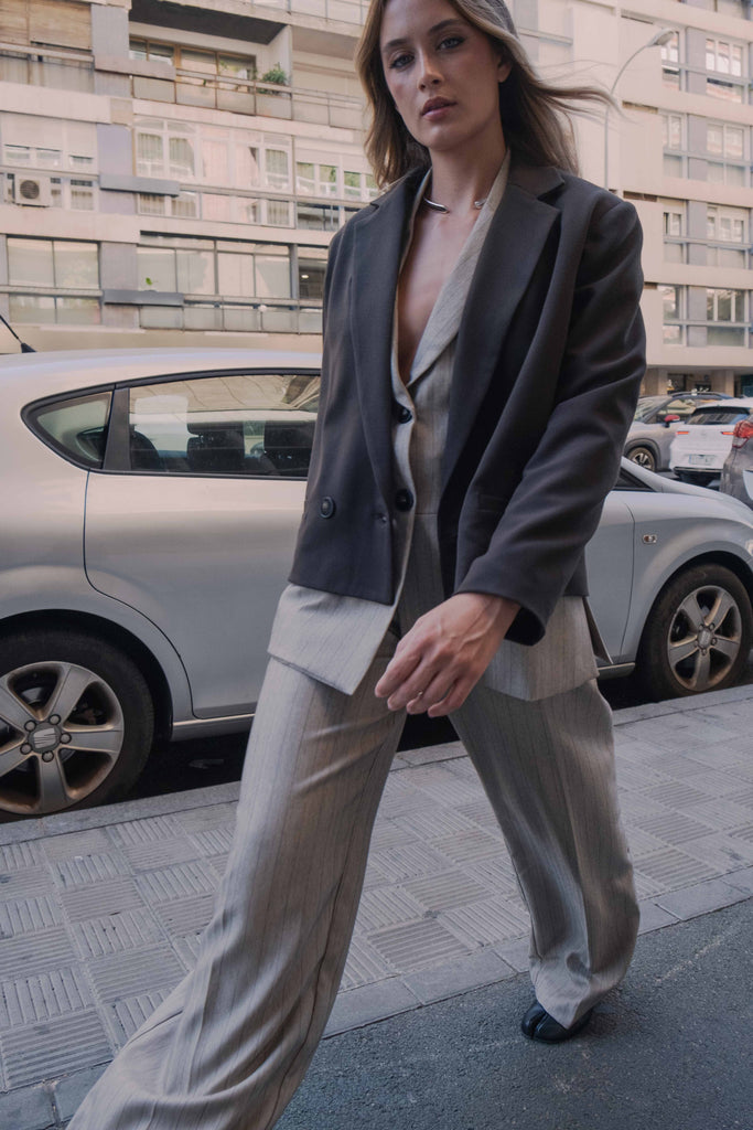 Chaleco Clásico de Raya Diplomática con Botones