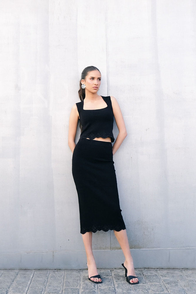 Falda Midi de Punto con Bordados