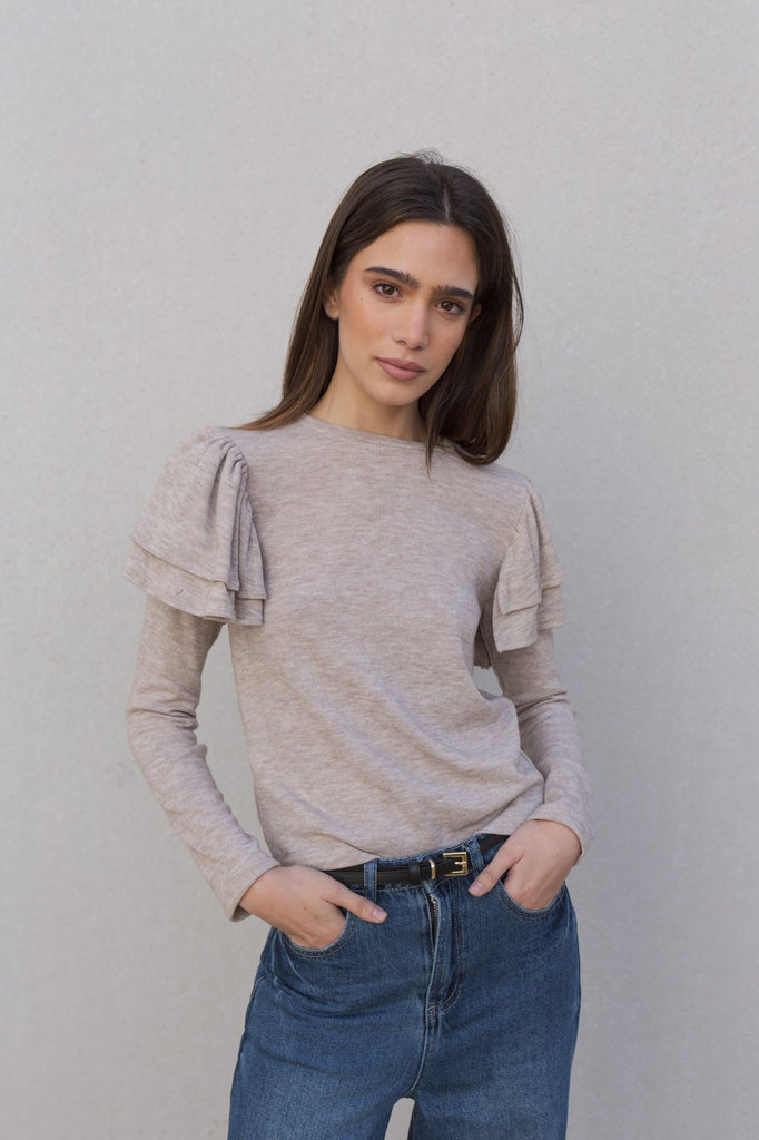 Camiseta de manga corta con volantes en los hombros