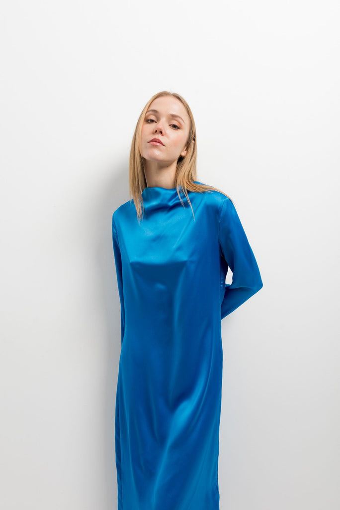 Vestido midi satinado de tirantes finos