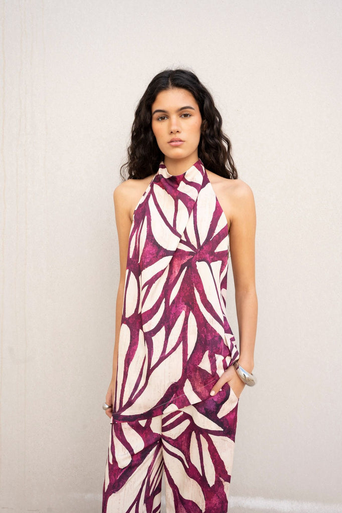 Top de cuello halter elegante para mujer color burdeos con estampado abstracto, cuerpo fluido sin mangas de fiesta o casual elevado