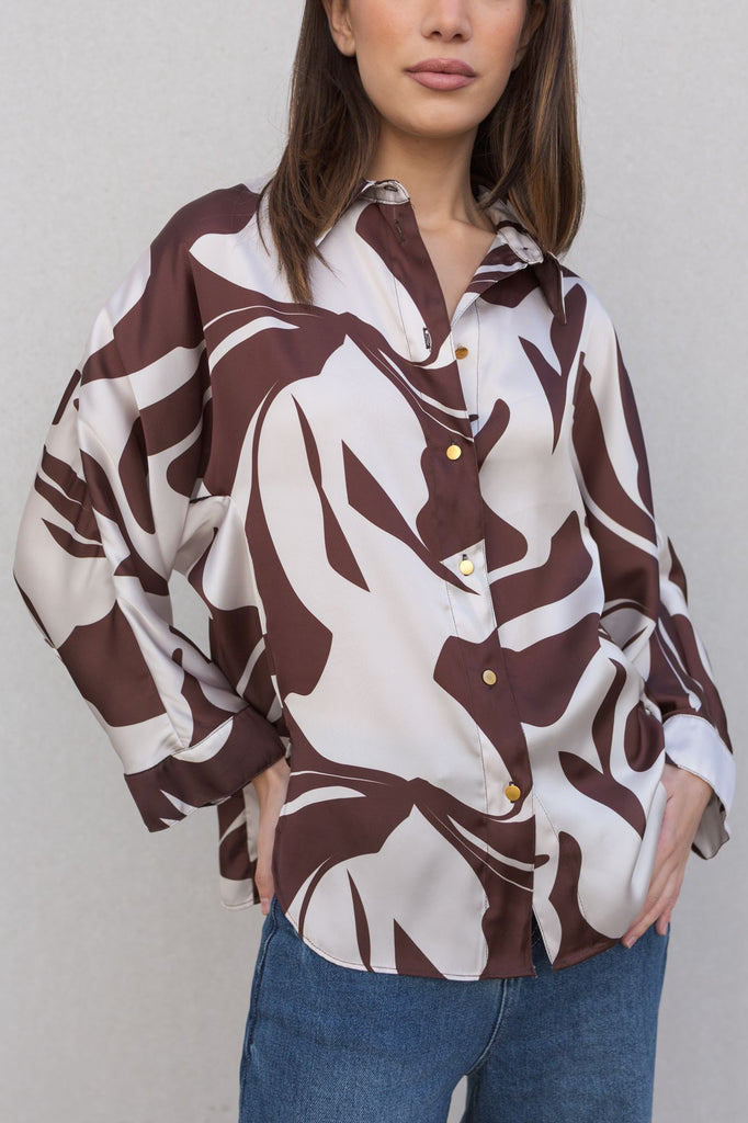 Blusa satinada con estampado floral/abstracto