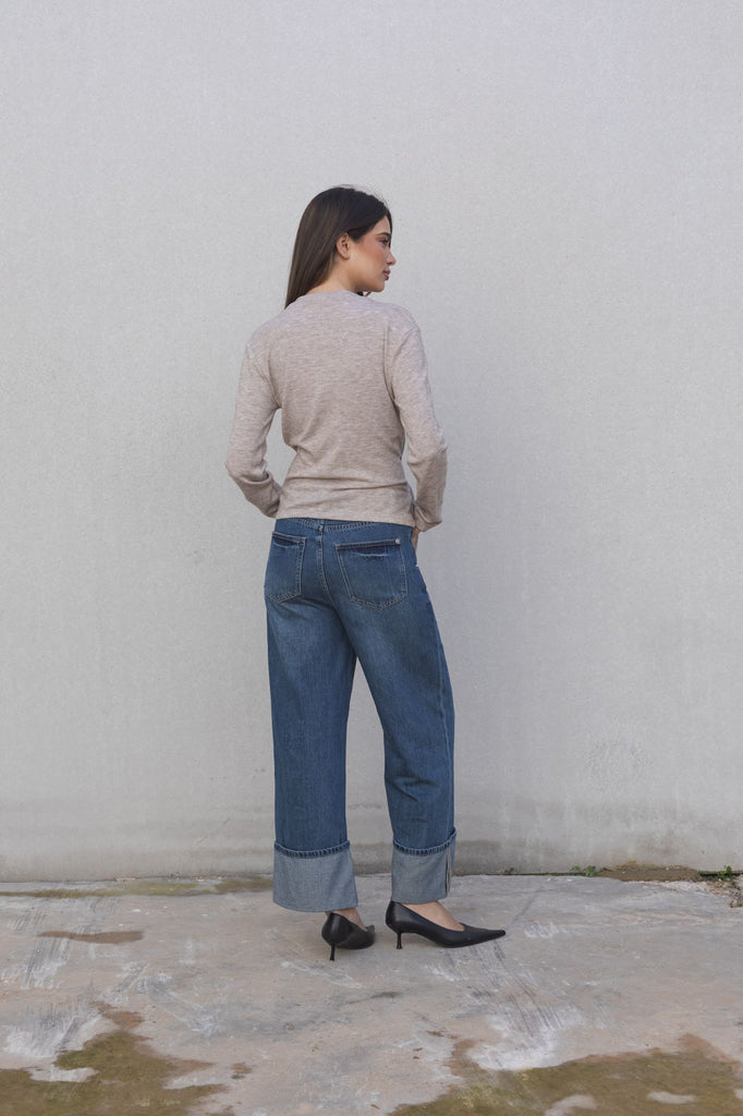 Camiseta básica con detalle de nudo frontal