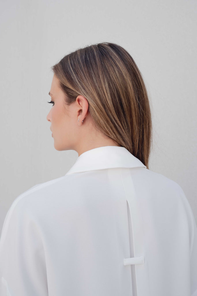 Camisa de Manga Vuelta con Cierre Frontal Oculto