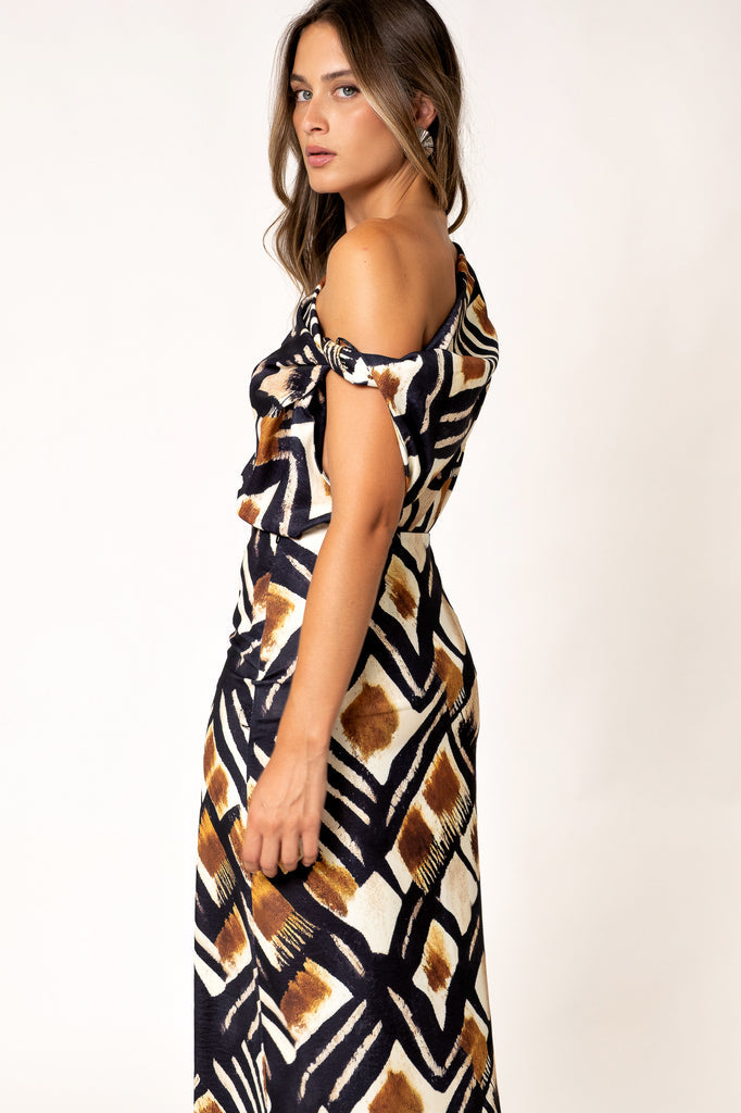 Cuerpo Asimétrico de una Manga con Estampado Étnico