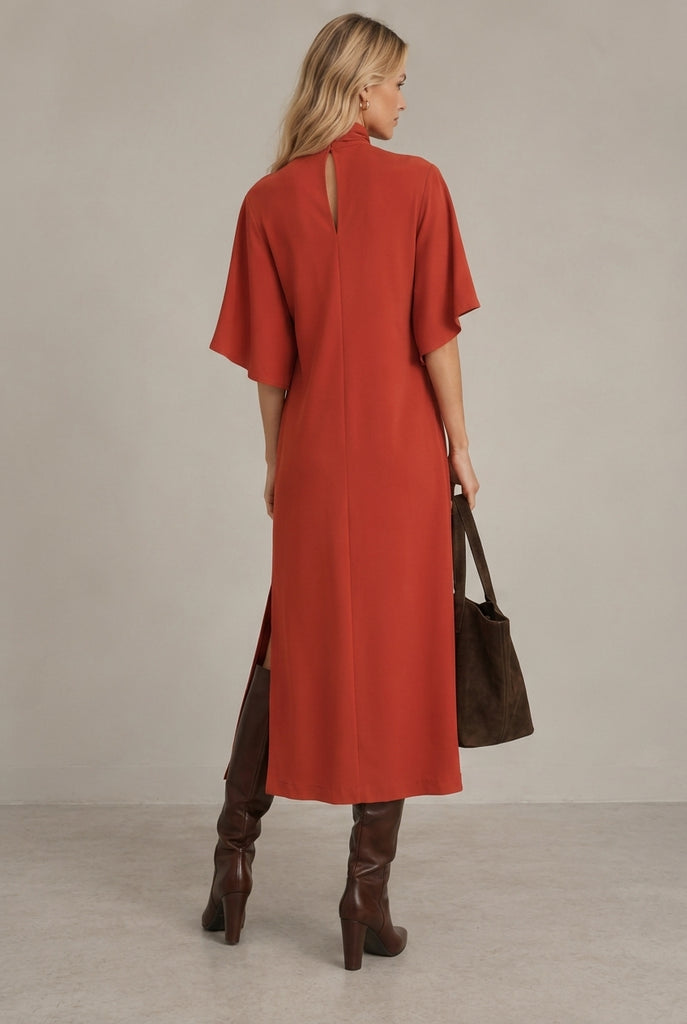 Vestido Midi Fluido de Cuello Alto Manga Capa con Aberturas y Cierre Posterior de Lazada