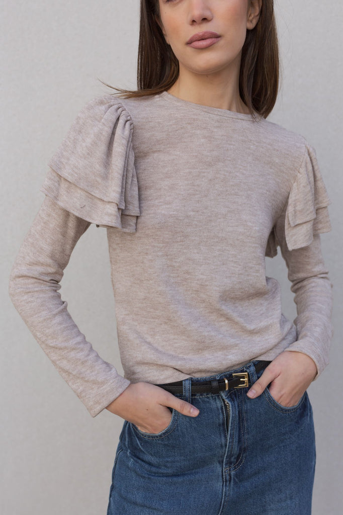 Camiseta de manga corta con volantes en los hombros