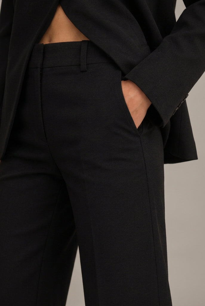 Pantalón Recto de Tiro Bajo con Trabillas Raya Planchada y Bolsillos Laterales