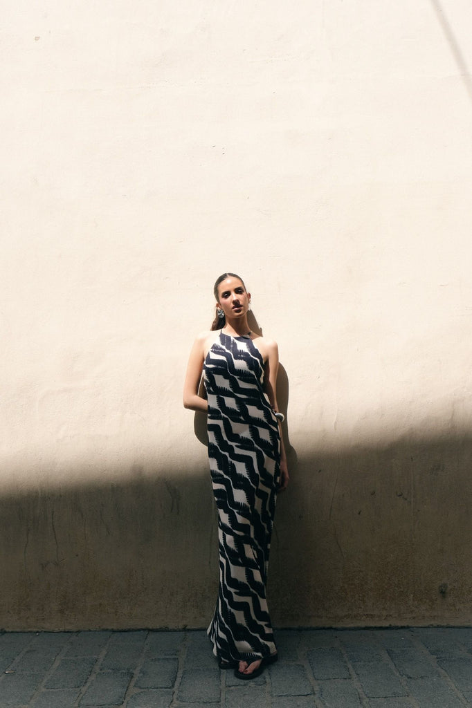 Vestido Midi Halter con Escote V y Estampado Geométrico