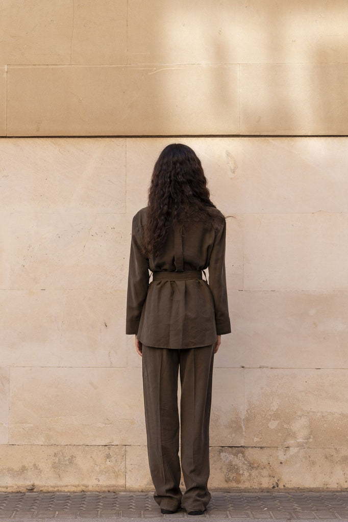 Chaqueta corta tipo sahariana con bolsillos