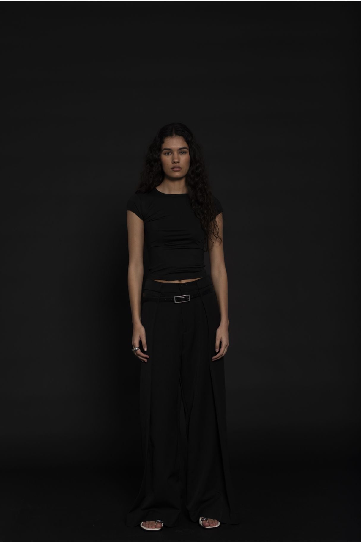 Pantalón pinzas de color negro, pantalones de vestir elegantes para mujer de Emarola & Co