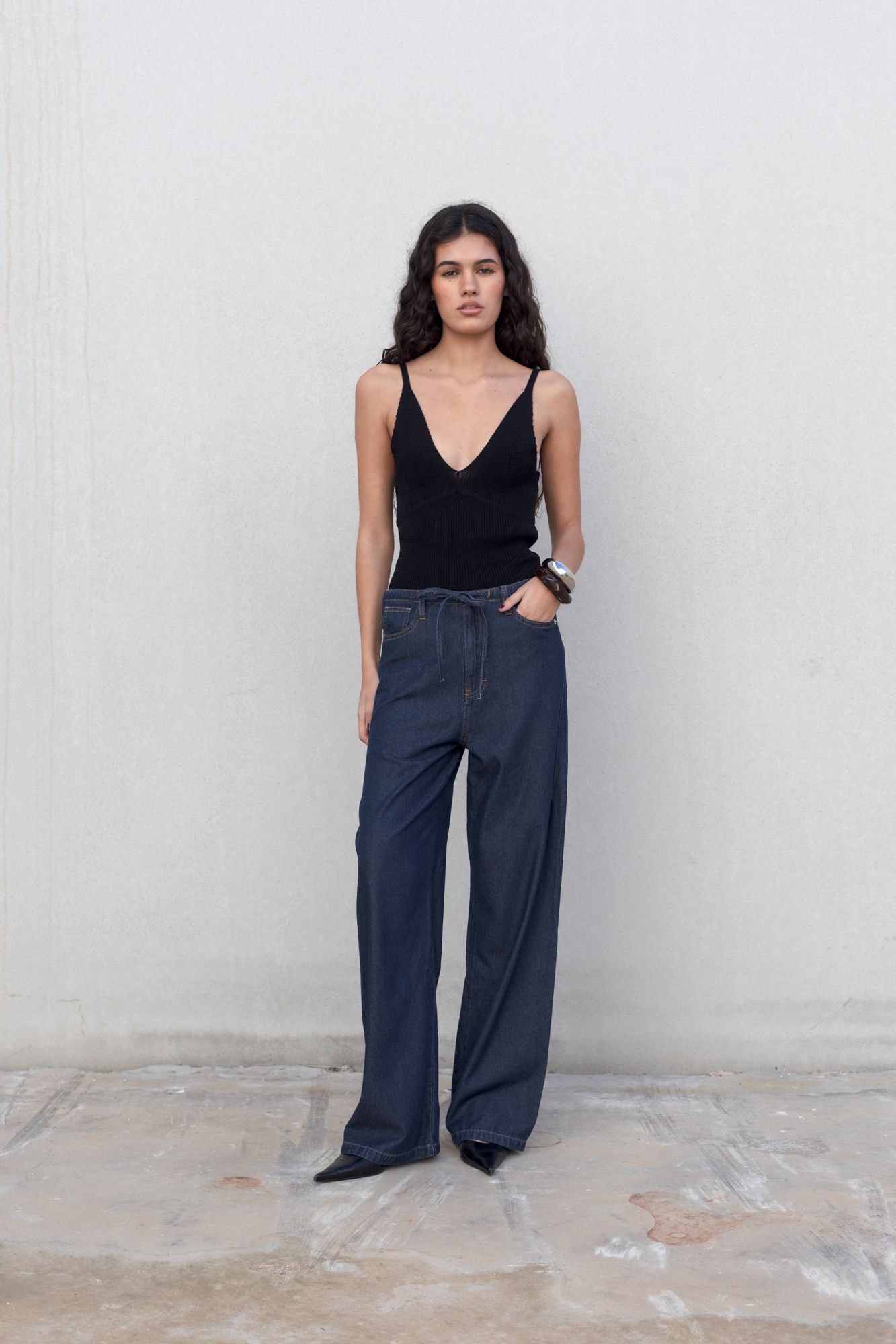 Top crop de punto para mujer, ajustado. Diseño Made in Spain.
